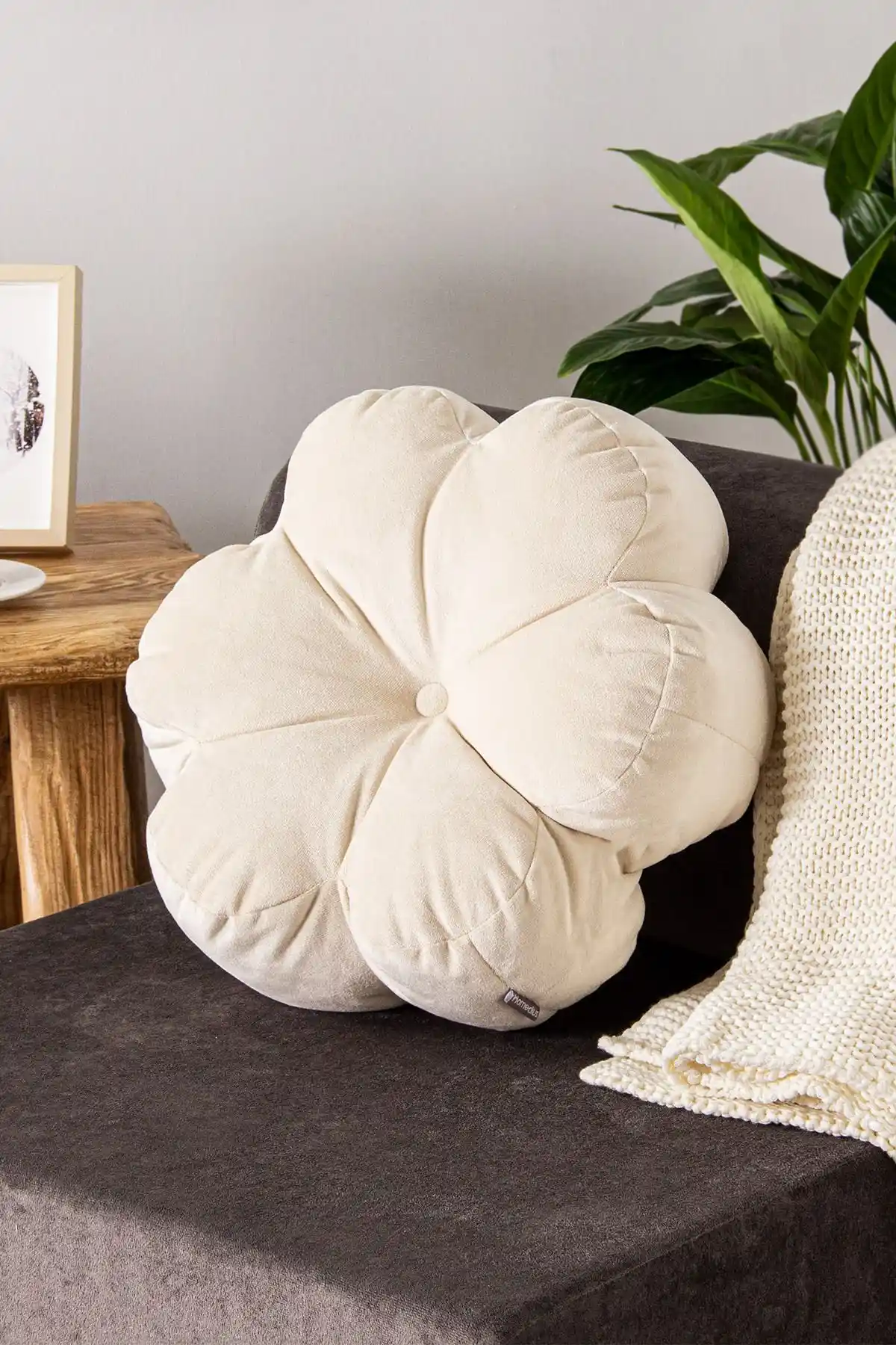 Papatya Desenli Kırlentlerle Dekorasyonda Doğal ve Şık Bir Dokunuş