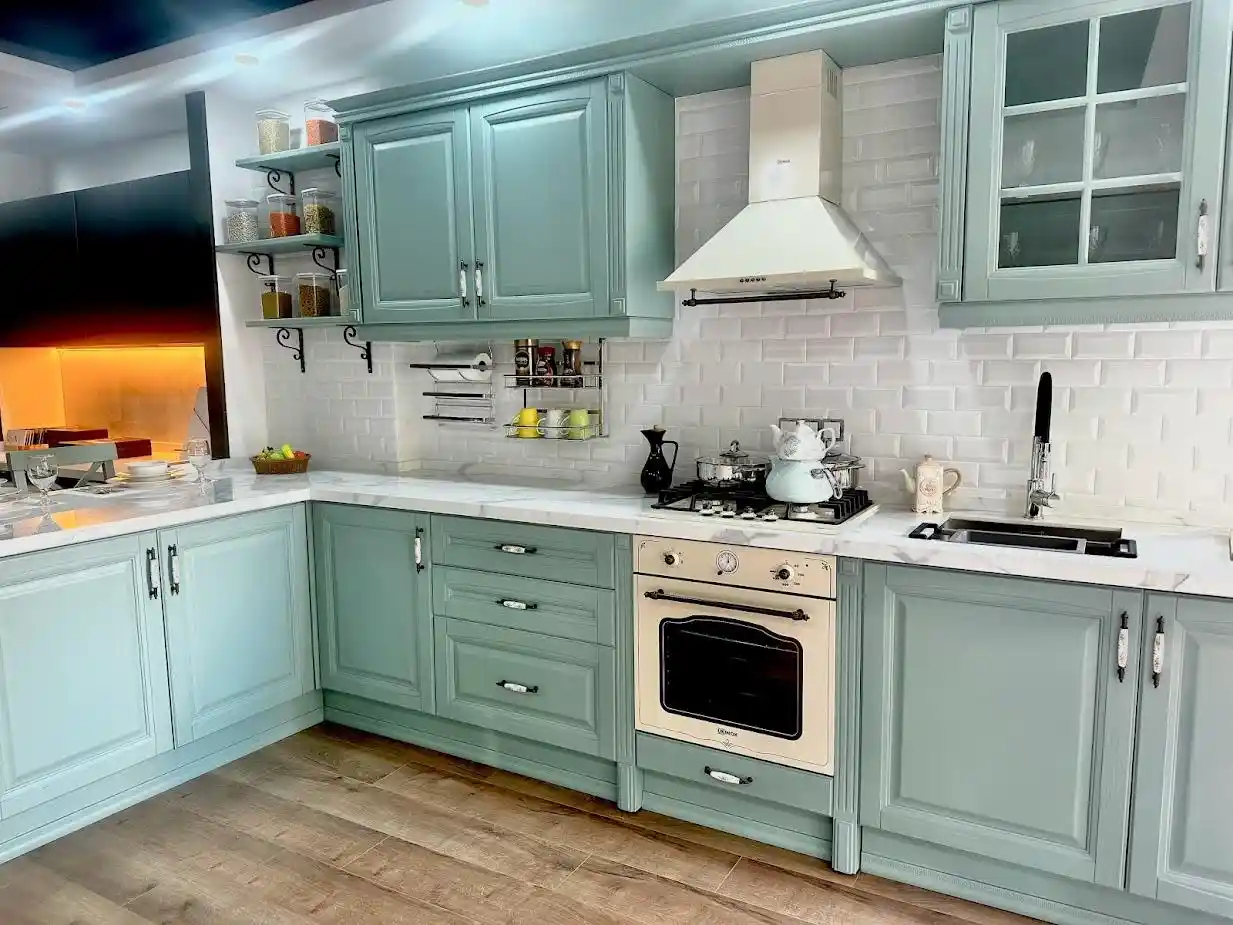 Renkli Mutfak Dolapları ile Dekorasyonda Canlı ve Şık Çözümler Arayanlara Rehber