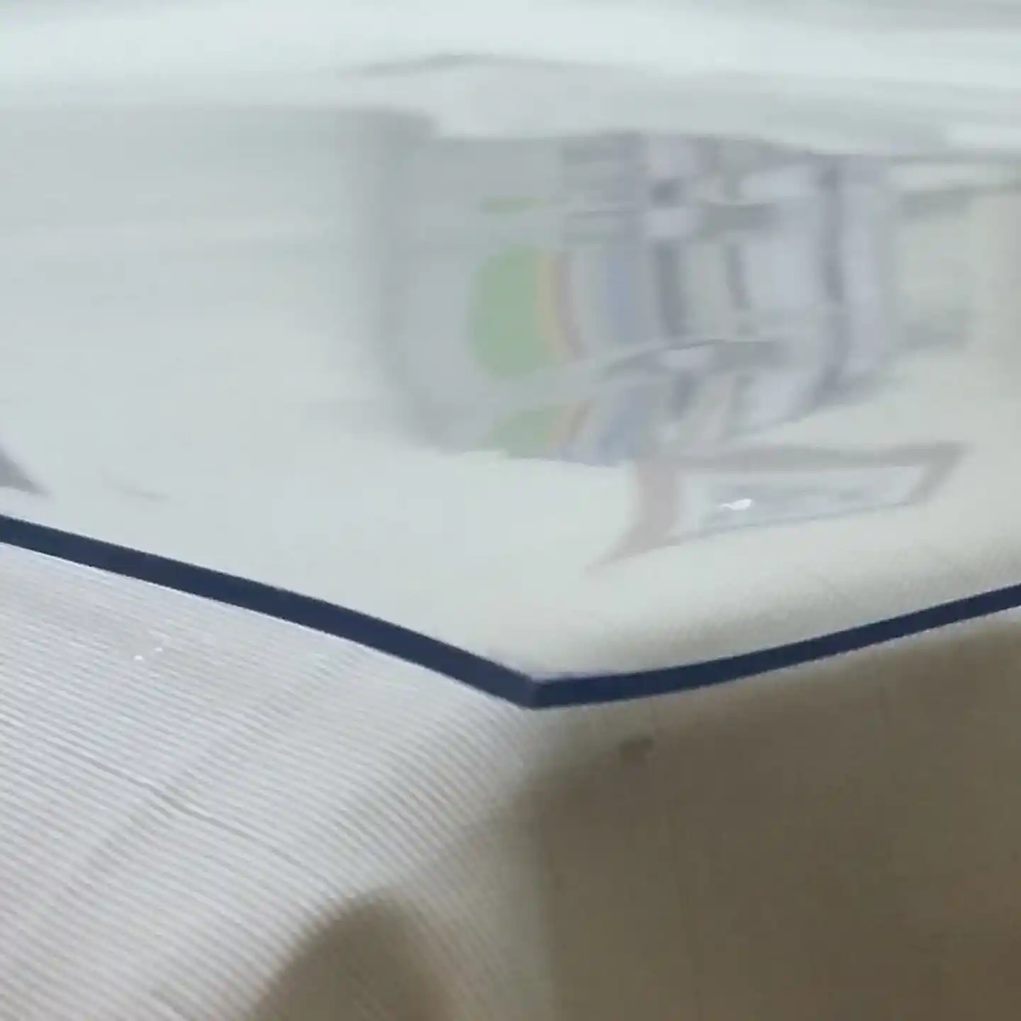 Şeffaf Masa Örtüsü ile Modern ve Şık Dekorasyon Çözümleri