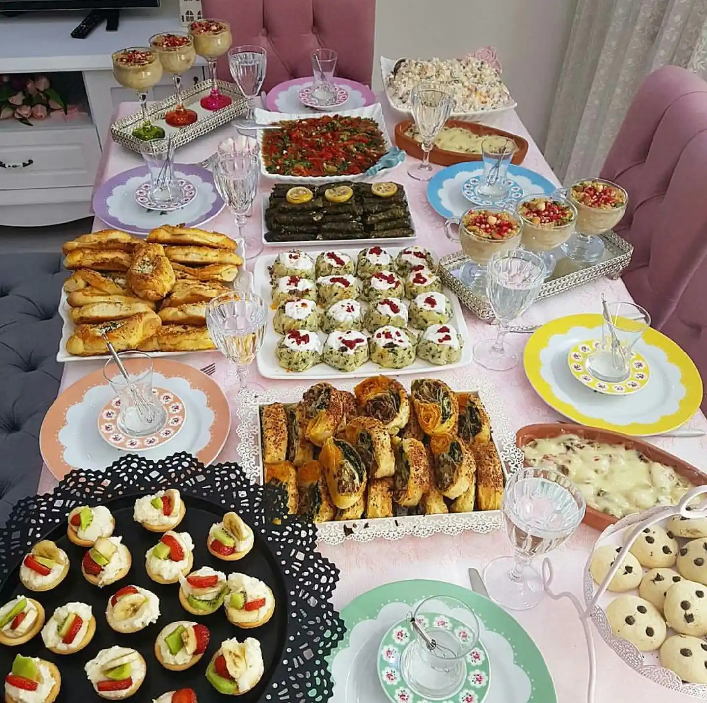 Şık ve Fonksiyonel Masa Sofrası Dekorasyonu İpuçları ve Trendler