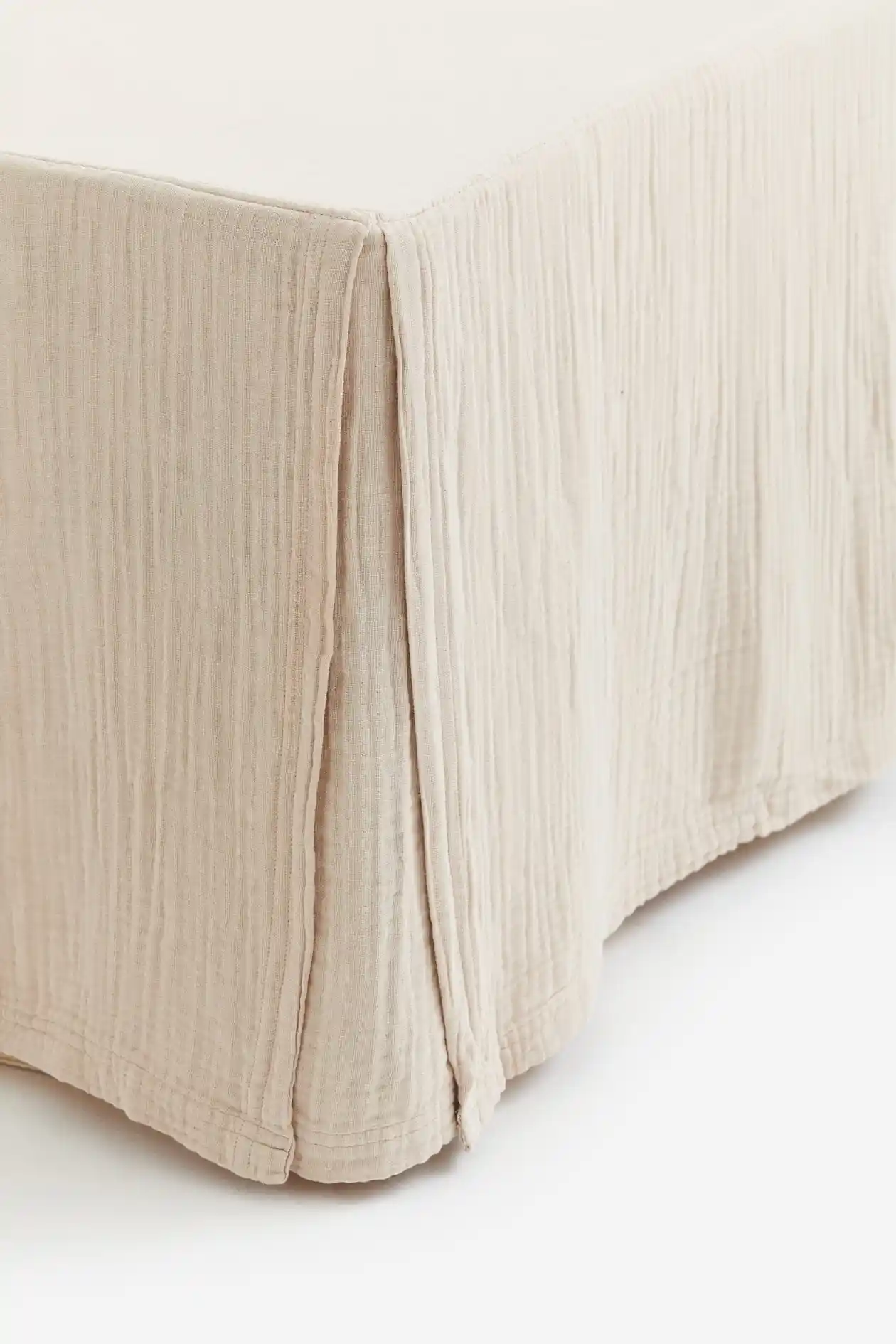 Yatak Odası Şıklığını Artıran Karyola Eteği Seçenekleri ve Dekorasyon İpuçları