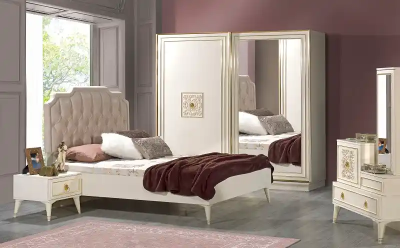 Yatak Odasında Altın Renkli Kilim ile Şıklık ve Sıcaklık Yaratma Rehberi