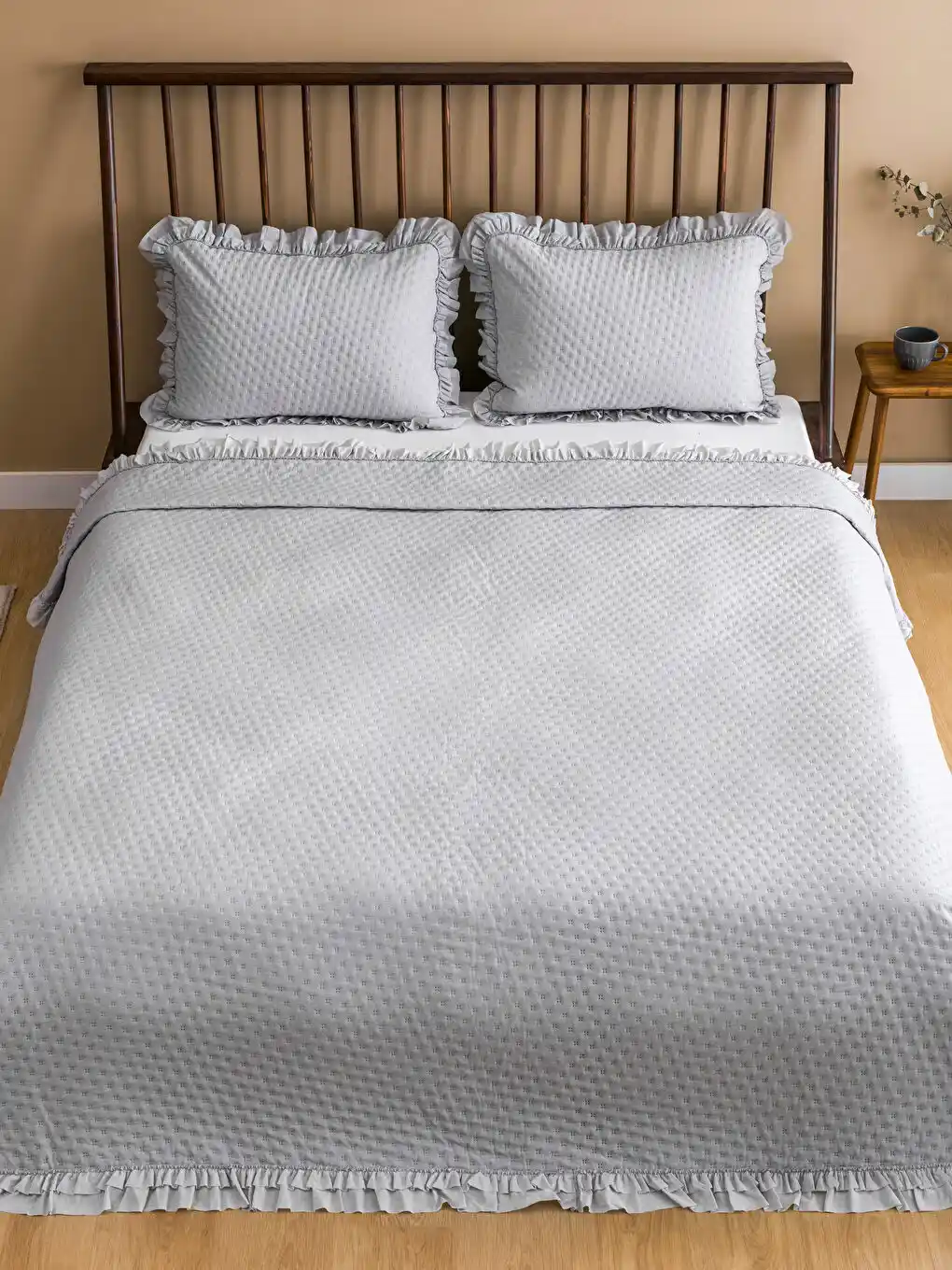 Yatak Örtüsü Dekorasyonunda Şıklık ve Konforun Buluşması: LCW Home Koleksiyonları