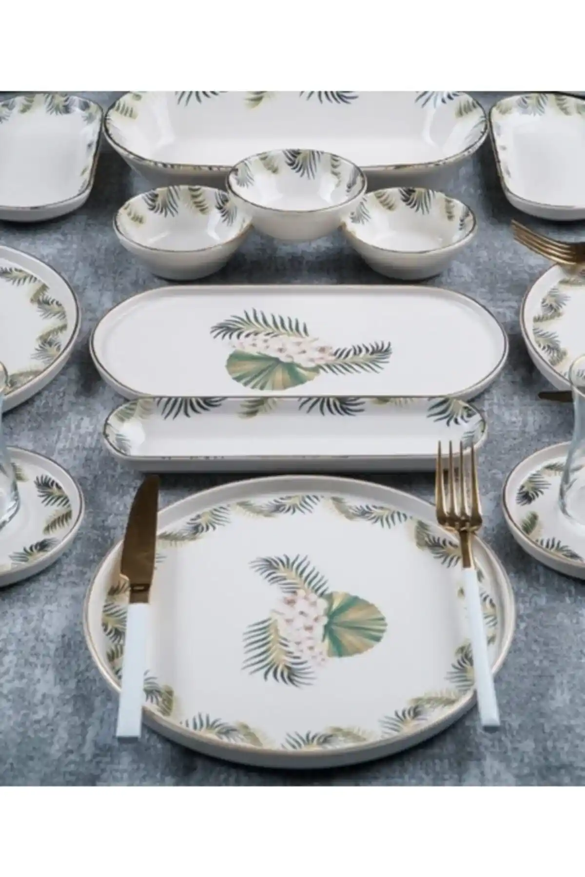 31 Parçalı Desenli Yeşil ve Beyaz Kahvaltı Setleri Estetik ve Fonksiyonellik Bir Arada