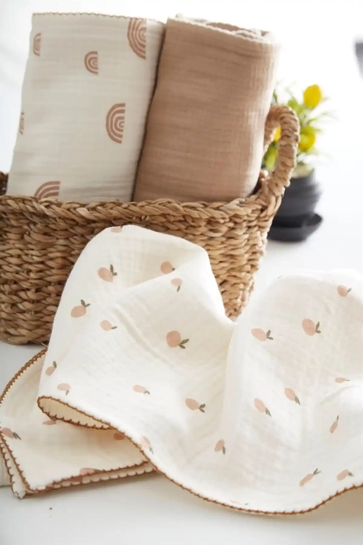 4 Katmanlı Pamuklu Muslin Örtüler: Doğallık ve Konforun Bir Arada Sunumu