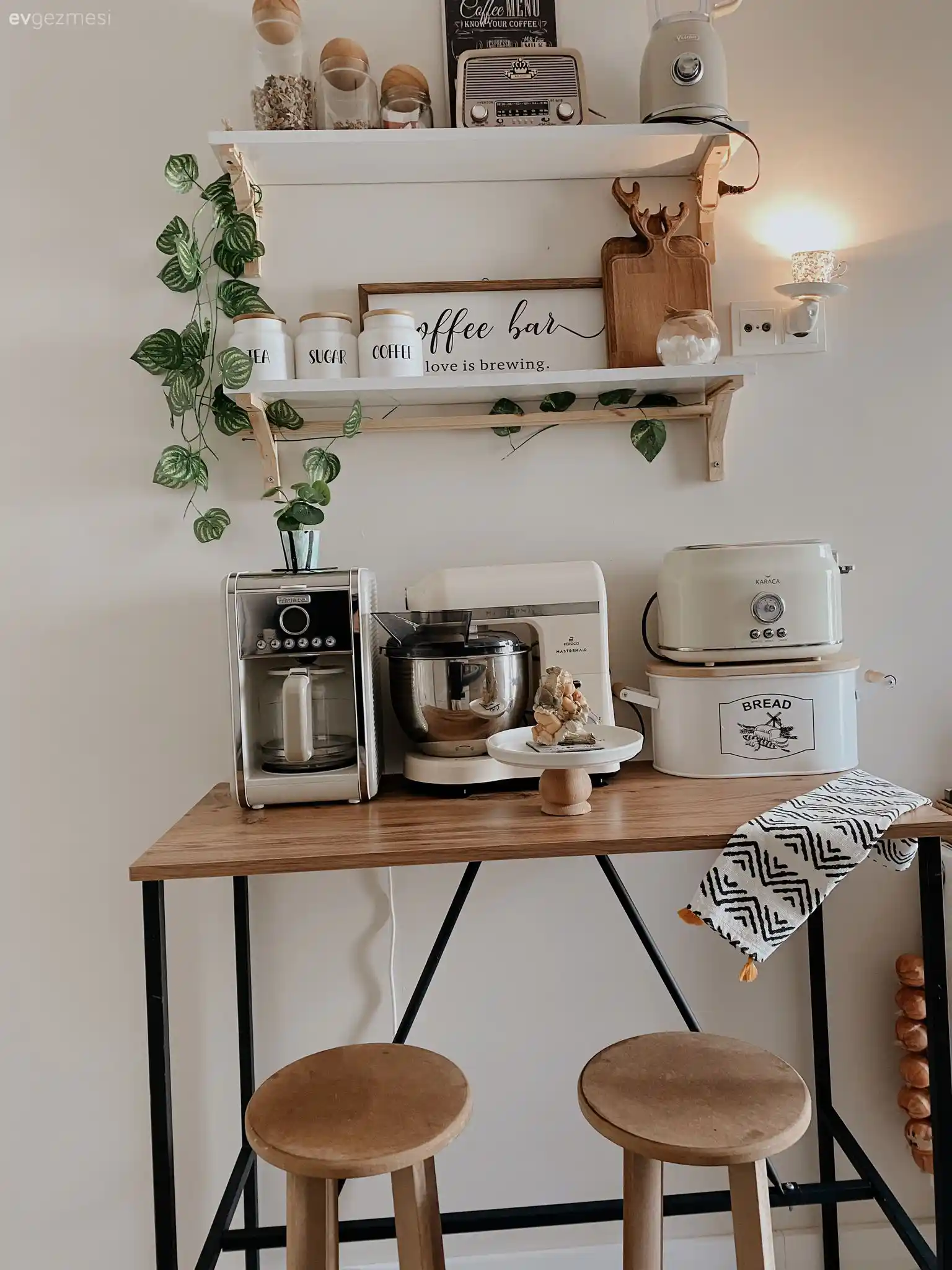 Ahşap Mutfak Köşe Rafları: Fonksiyonellik ve Estetiğin Uyumuyla Dekorasyonu Zenginleştirir