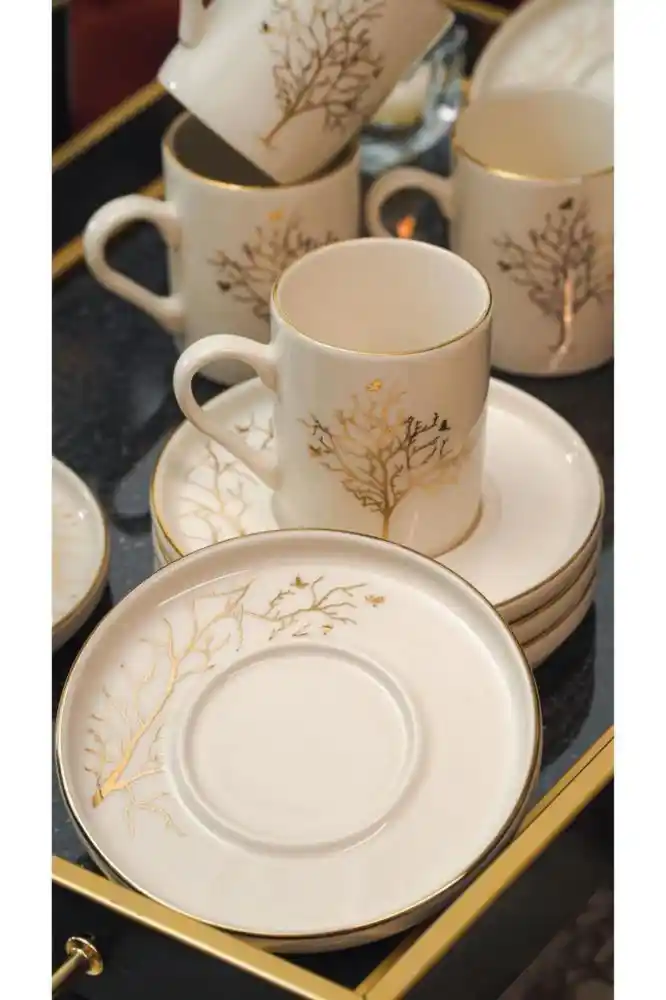 Altın Renkli Dekoratif Kahve Fincanlarıyla Şıklık ve Zarafet Yaratmanın Yolları