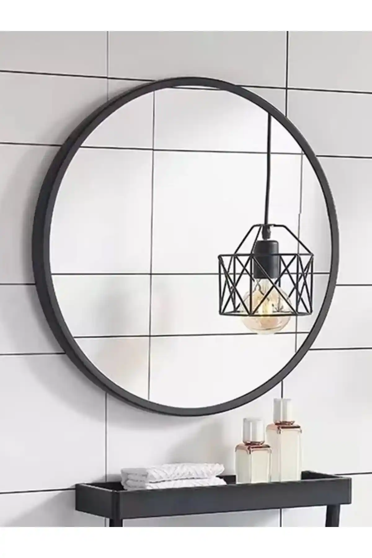 Antre Dekorasyonunu Zenginleştiren Siyah Duvar Aynası Seçenekleri ve İpuçları