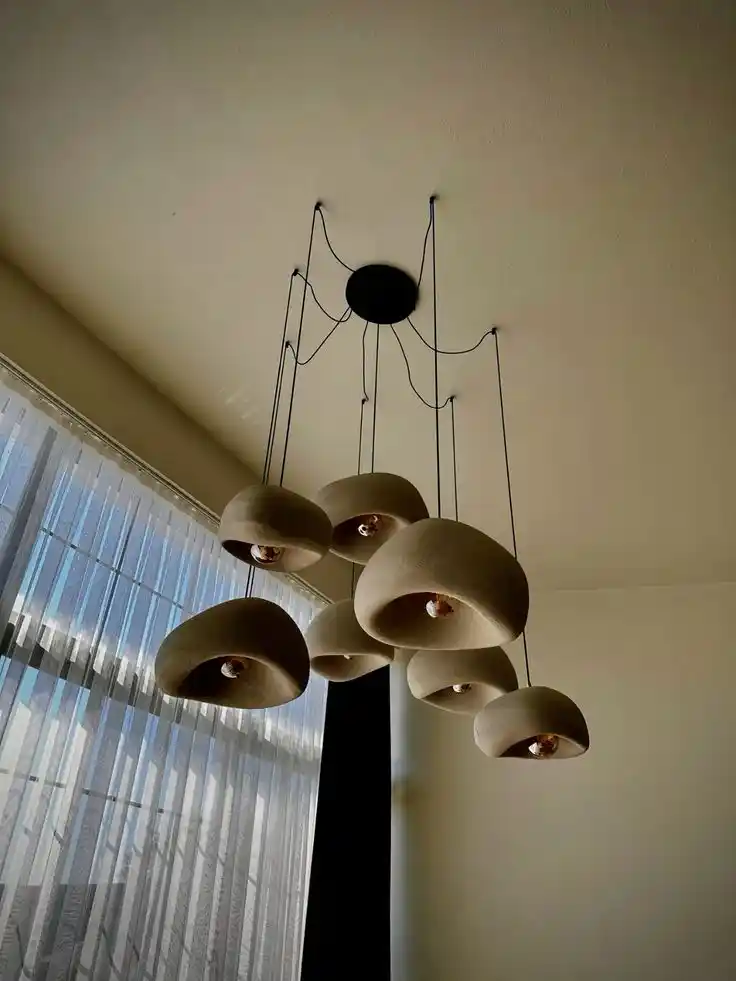 Ay Şeklinde Avize Dekorasyon Fikirleri ve Mekanlara Uygun Kullanım İpuçları