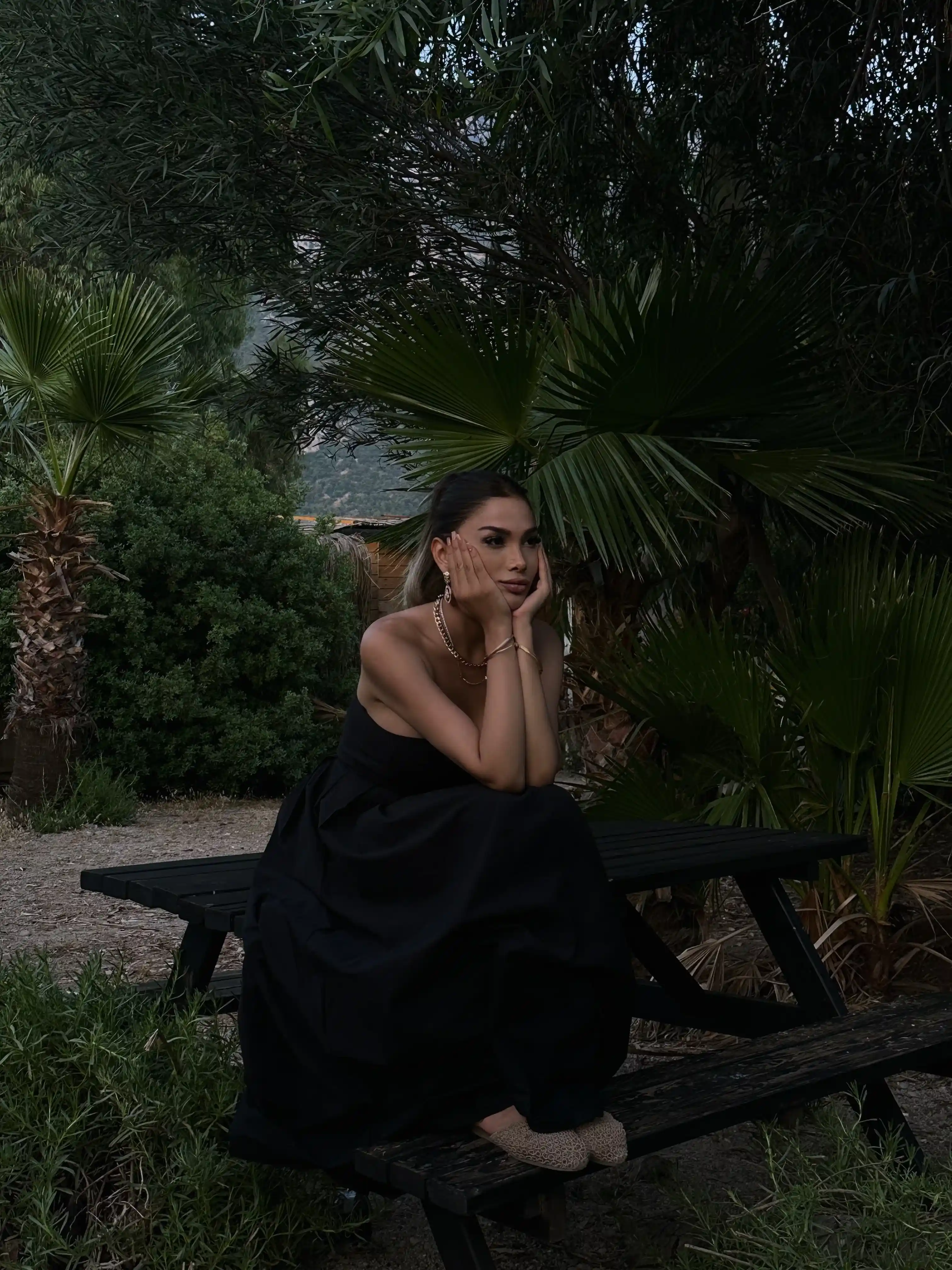 Ay Şeklinde Avize ile İç Mekanlara Zarafet Katmanın Yolları