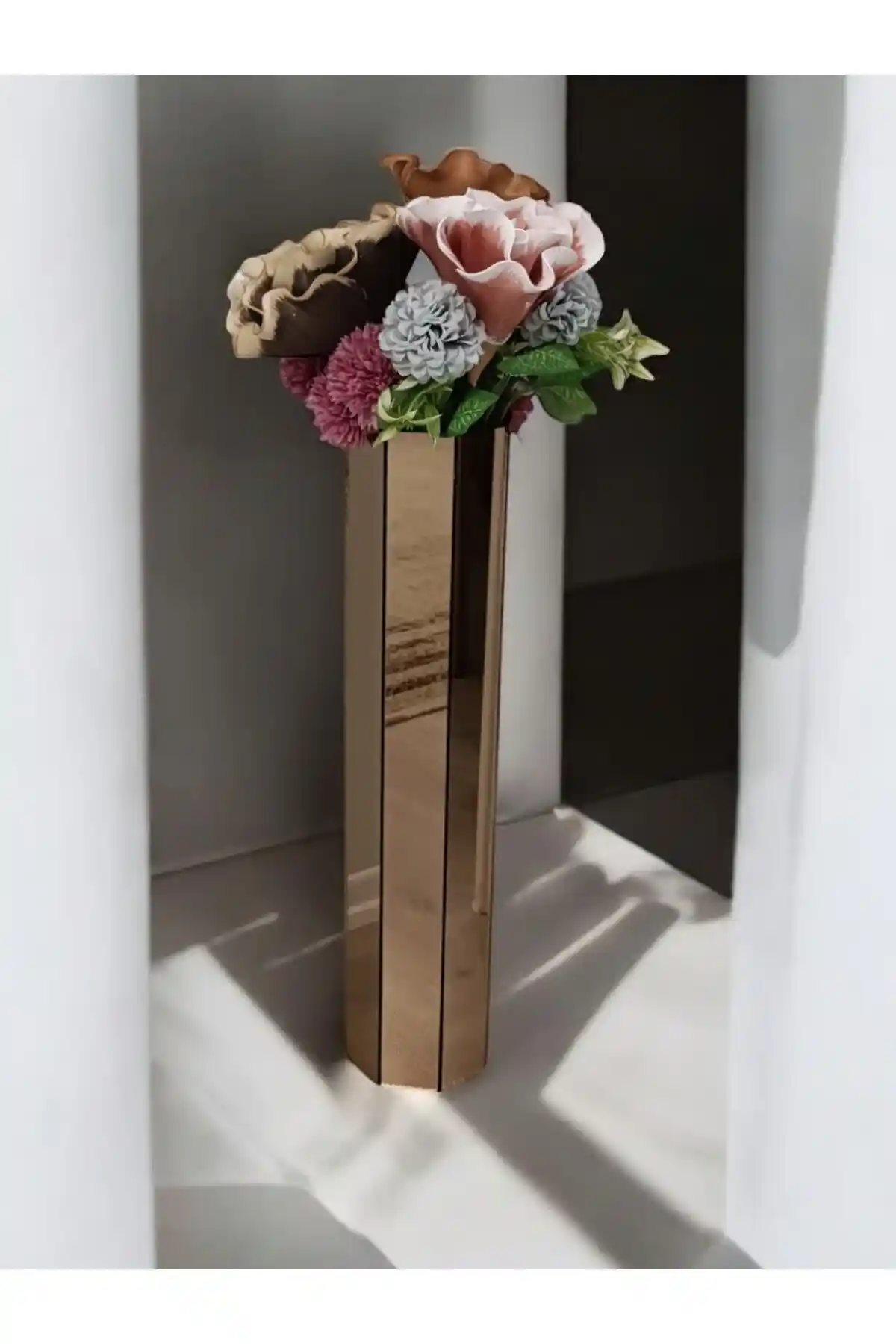 Aynalı Dayanıklı Dekoratif Vazolar: Estetik ve Uzun Ömürlü İç Mekan ve Dış Mekan Kullanımı