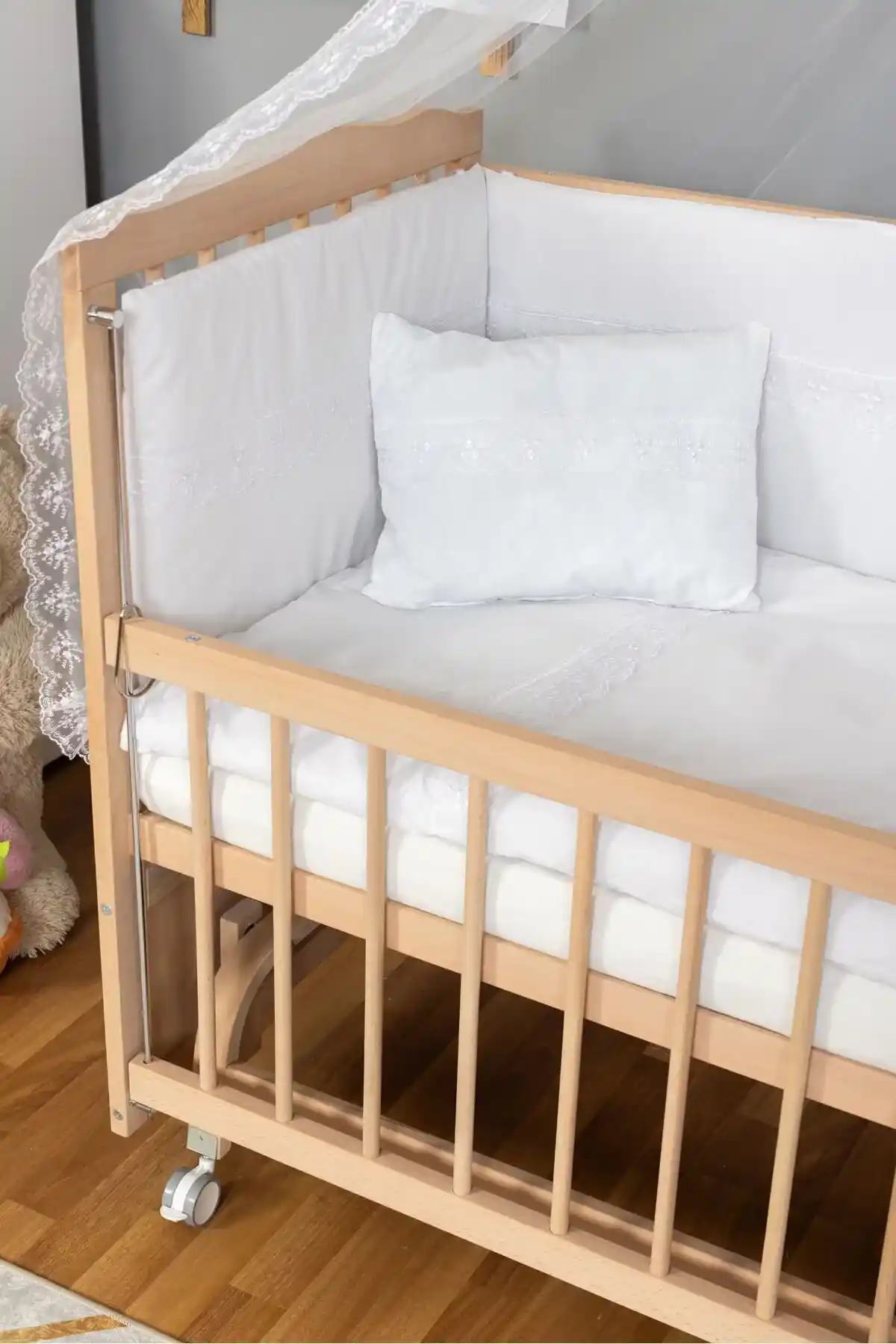 Bamgidoo Ahşap Bebek Beşiği Güvenlik Standartlarına Uygun ve Dayanıklı Tasarım