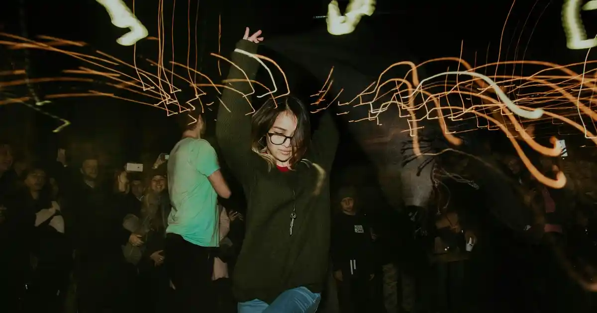 Banyo Dekorasyonunda 4 Bölmeli Dayanıklı Rafların İşlevselliği ve Estetik Katkısı