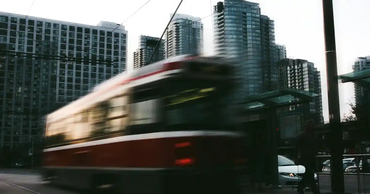 Bebek Odası Dekorasyonunda Ahşap Kapı ve Süslerin Güvenlik ve Estetik Avantajları
