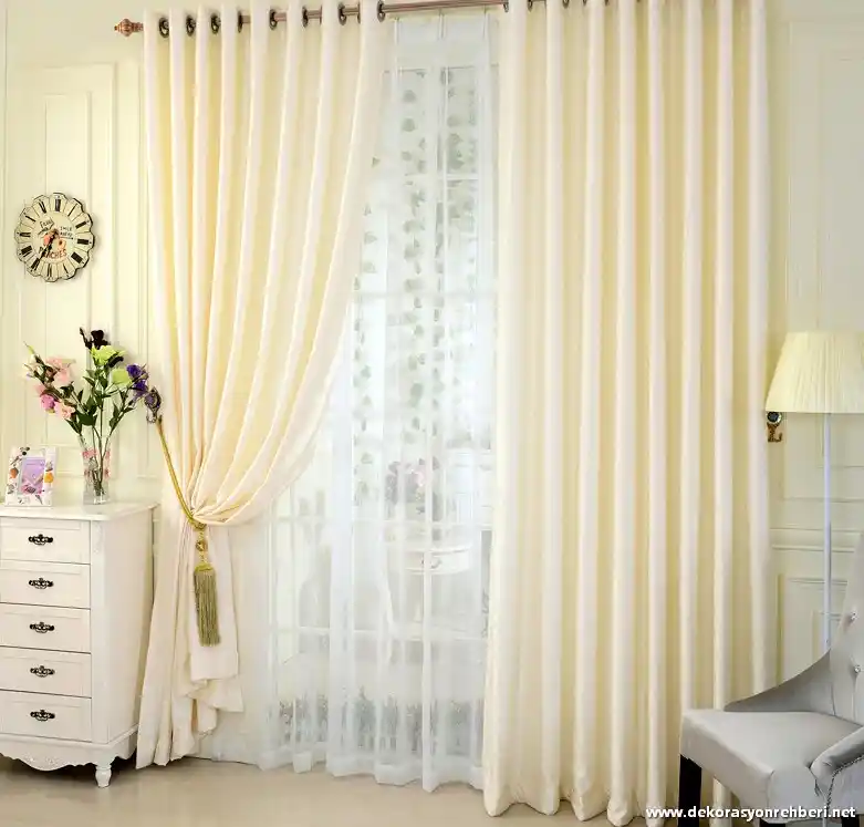 Bej ve Ada Çayı Renkleriyle Şık ve Sakin İç Mekan Perde Modelleri Rehberi