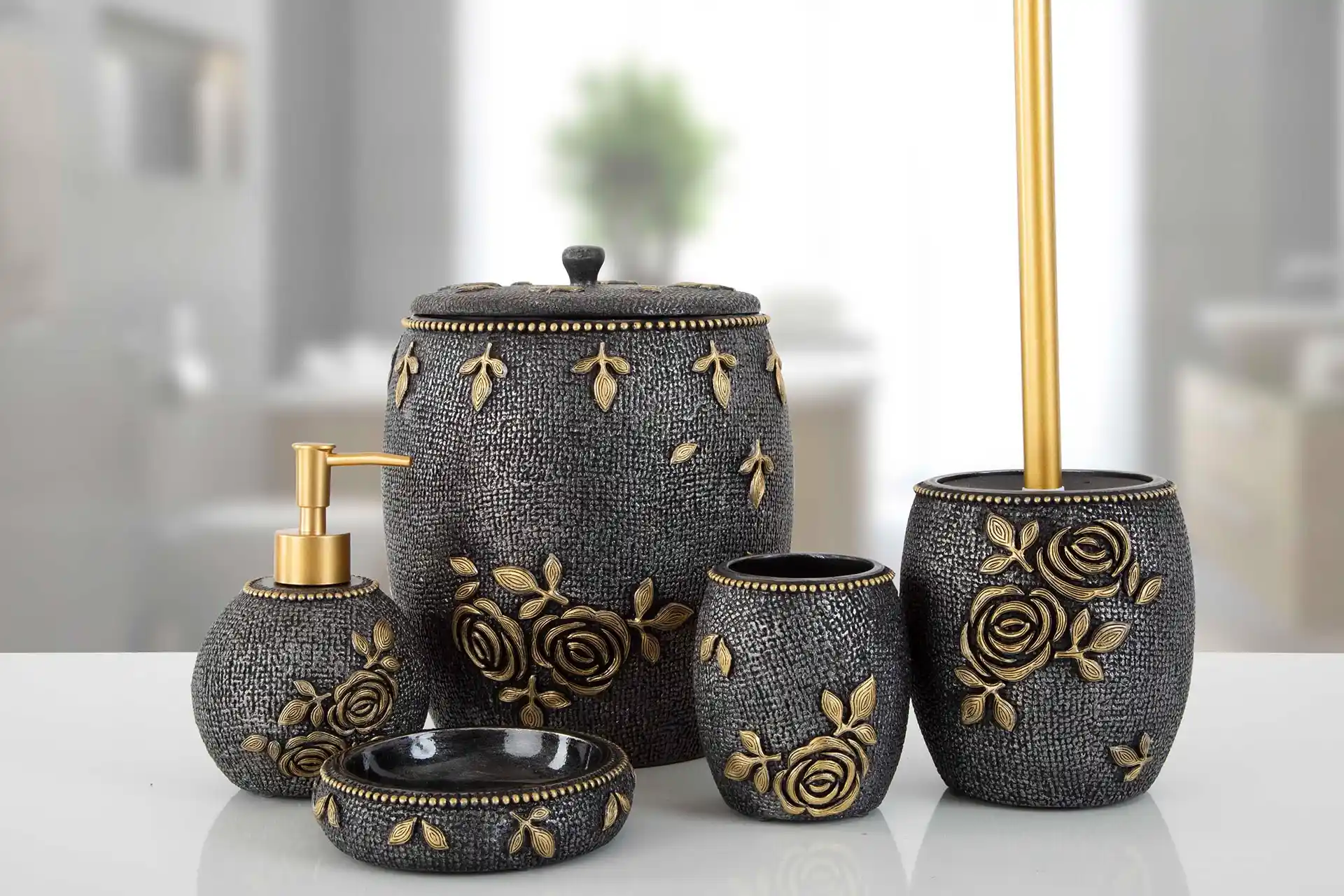 Beş Parçalı Estetik Banyo Setleri ile Modern ve Fonksiyonel Banyo Dekorasyonu