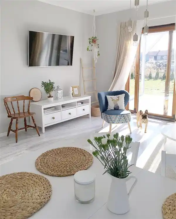 Beyaz Askılar ile Ev Dekorasyonunda Şıklık ve Fonksiyonellik Sağlama Rehberi