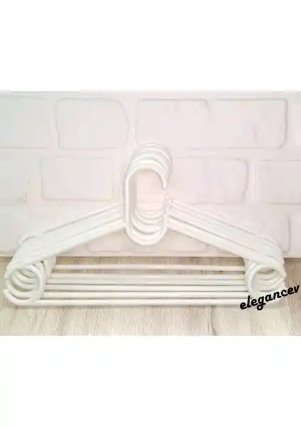 Beyaz Elbise Askıları ve Ev Dekorasyonunda Kullanım İpuçları