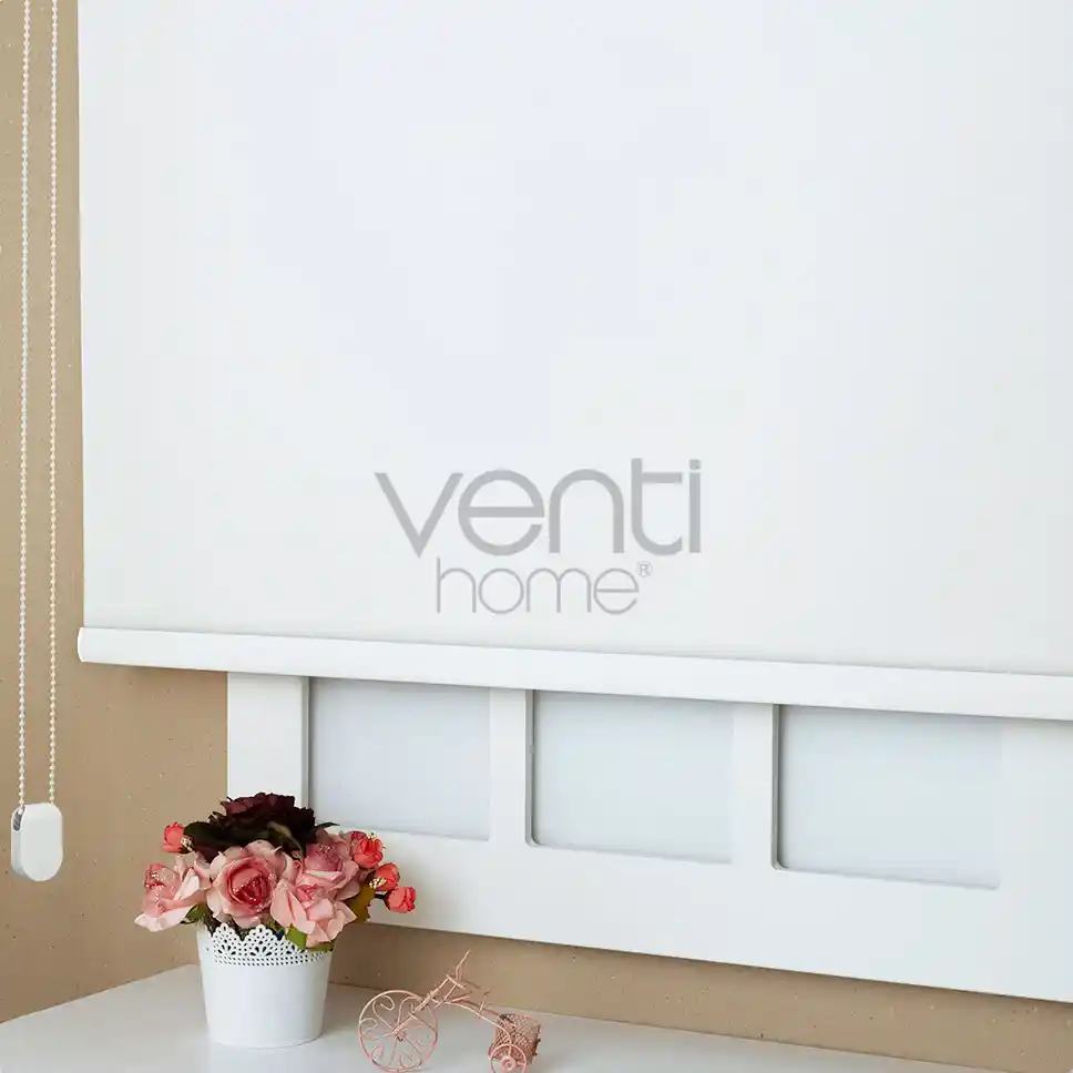 Beyaz Güneşlikli Stor Perdeler: İşlevsellik ve Estetiğin Modern Buluşması