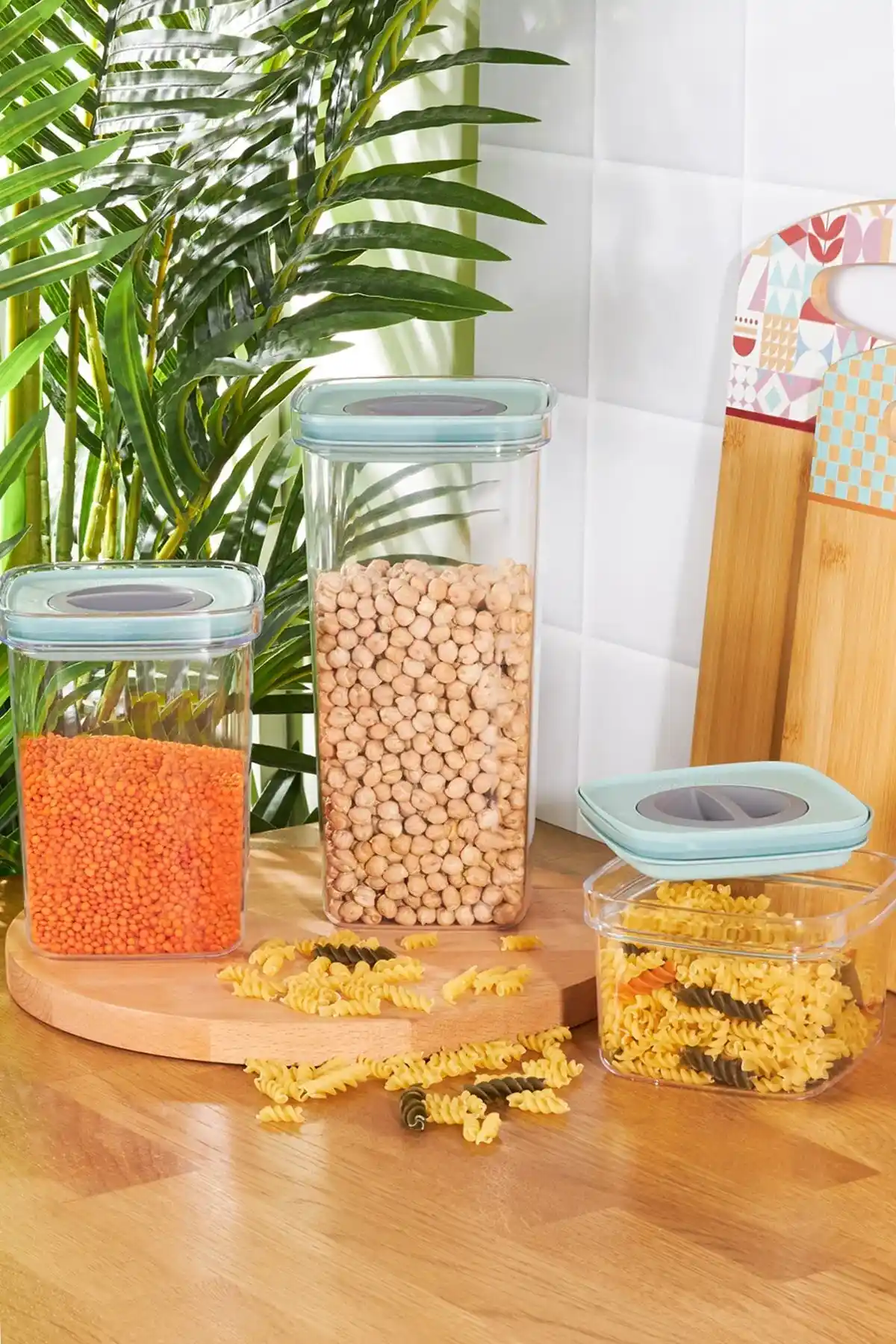 Birden Fazla Vakum Kapaklı Saklama Kabı ile Gıda ve Ofis Düzeninizi Optimize Edin