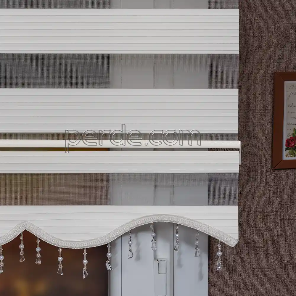 Blind ve Brillant Zebra Perdeler: Modern İç Mekan Dekorasyonunda Şıklık ve Fonksiyonellik