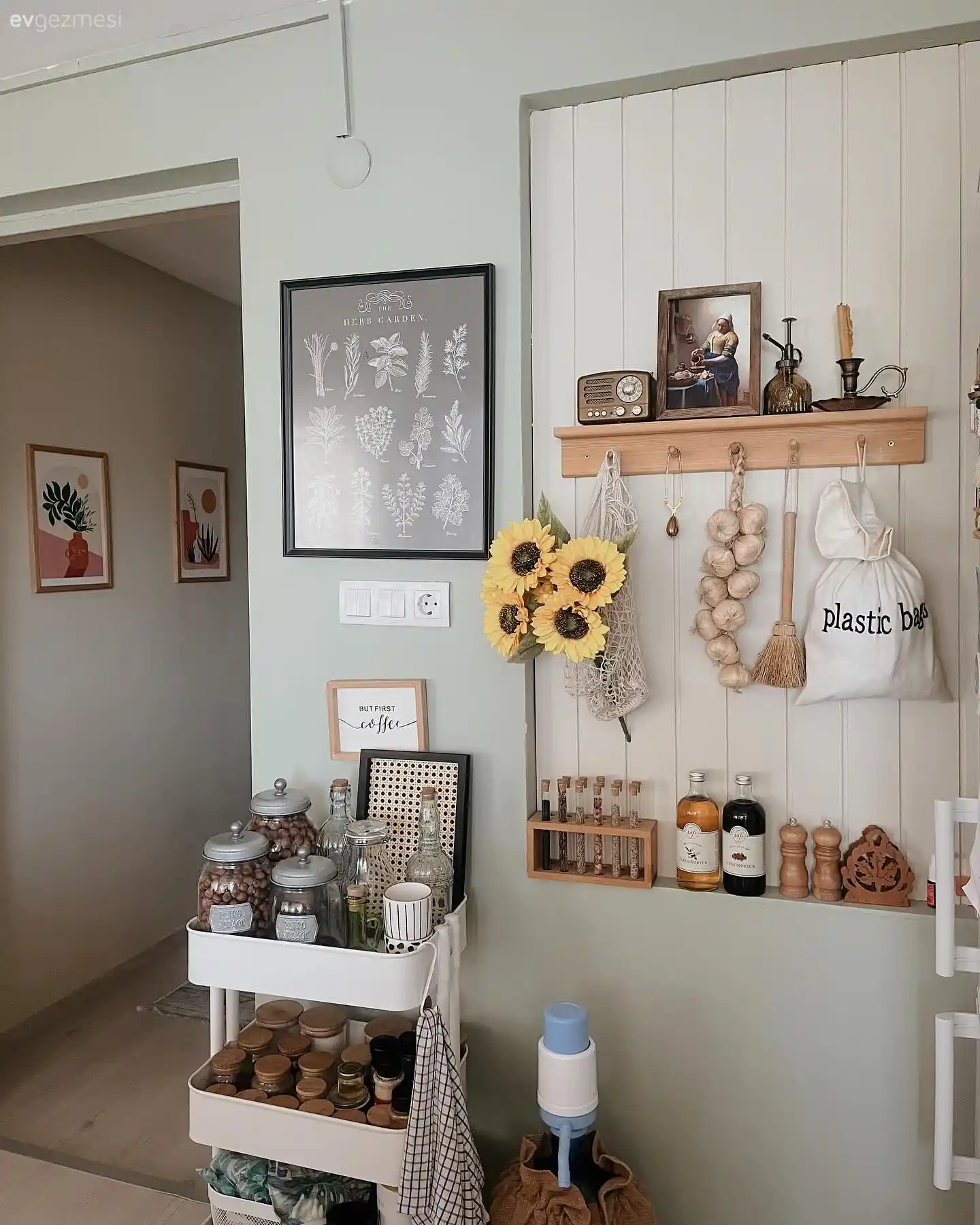 Bohem Tarz Mutfak Rafları: Estetik ve Fonksiyonelliğin Buluştuğu Dekorasyon Seçenekleri