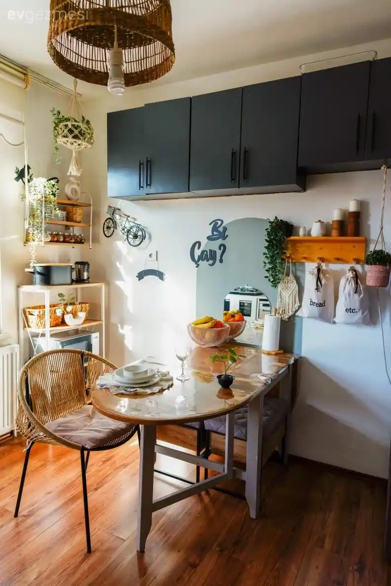 Bohem Tarzda Fonksiyonel Mutfak Rafları ile Dekorasyon ve Depolama Çözümleri