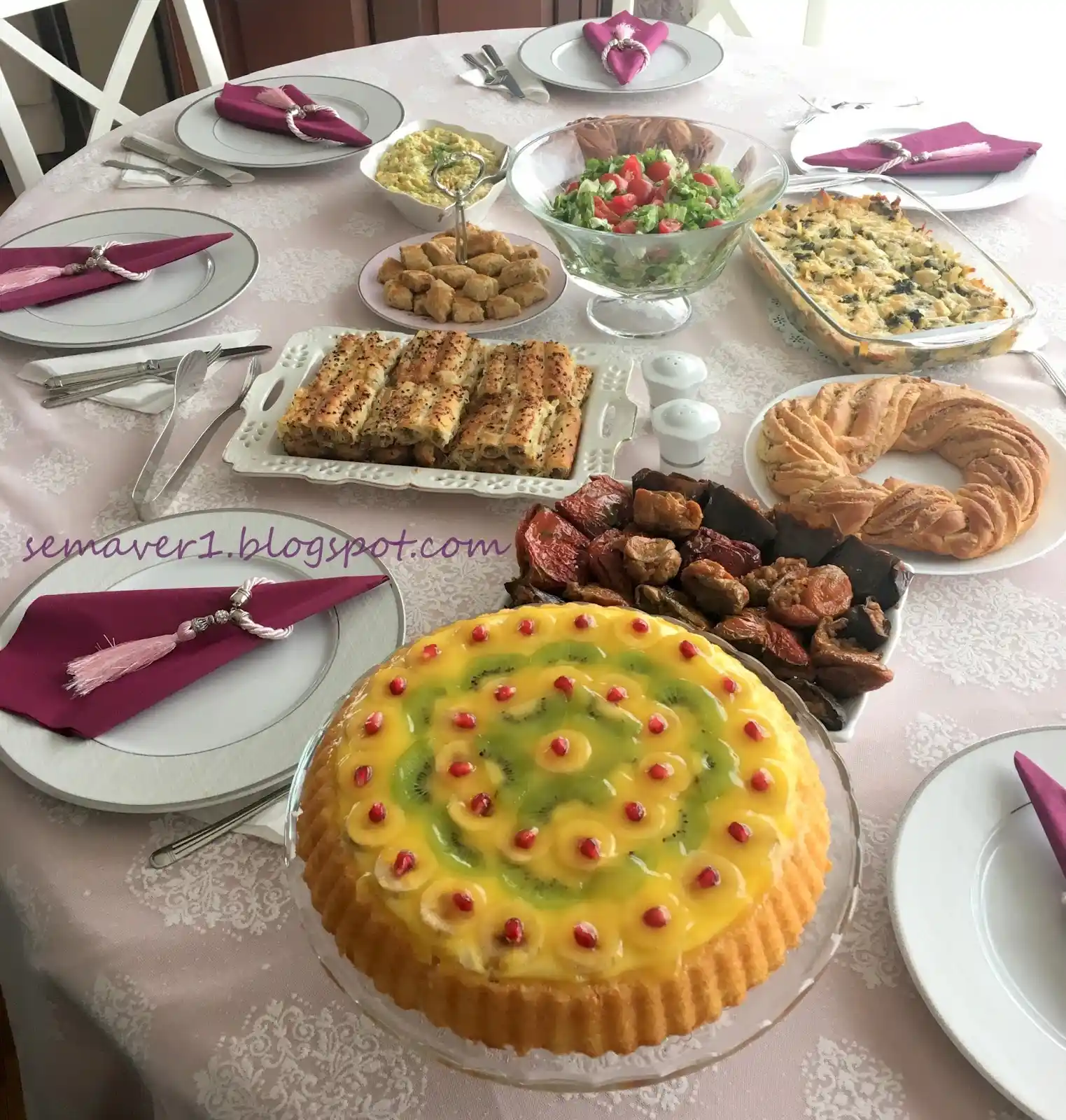 Çay Sofrası İçin Dekoratif ve Şık Tabak Seçimi ve Düzenleme İpuçları