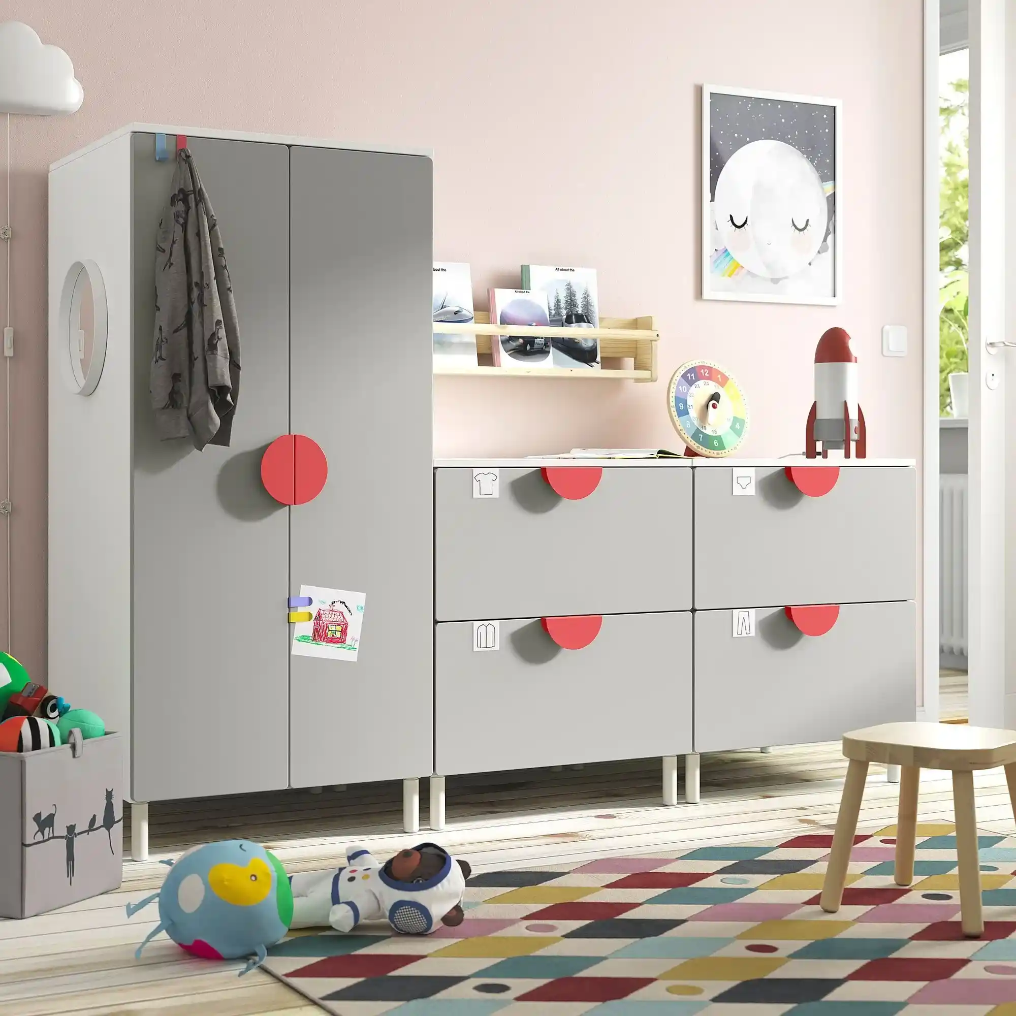 Çocuk Odalarında Gri Oyuncak Dolaplarının Fonksiyonellik ve Dekorasyon Avantajları