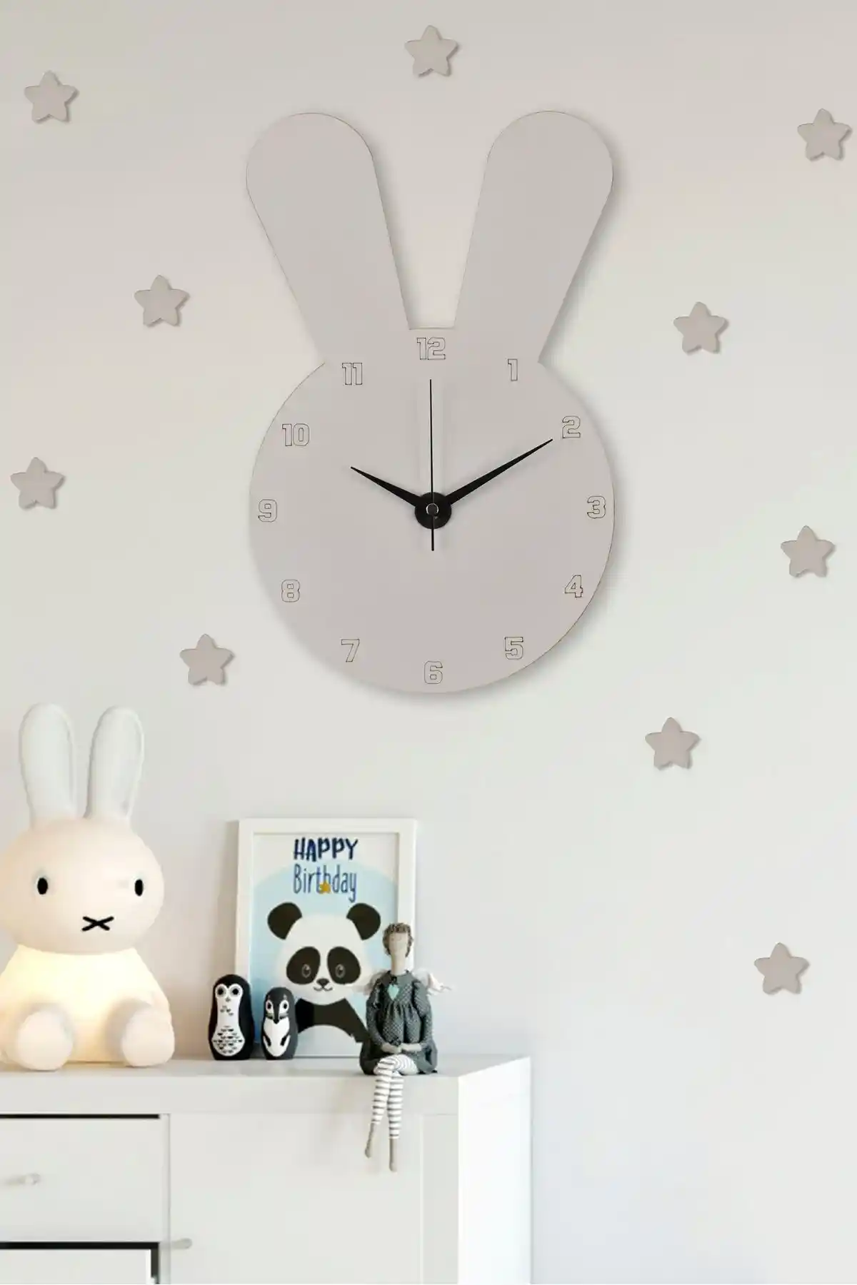 Çocuk Odası Dekorasyonunda Tavşan Figürlü Stickerların Kullanım Avantajları ve Dekorasyon İpuçları