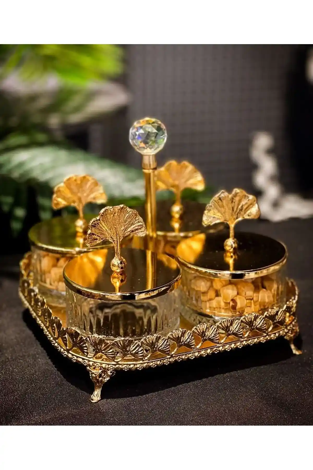 Çok Bölmeli Cam Çerezlikler: Ev Dekorasyonunda Şıklık ve Fonksiyonellik