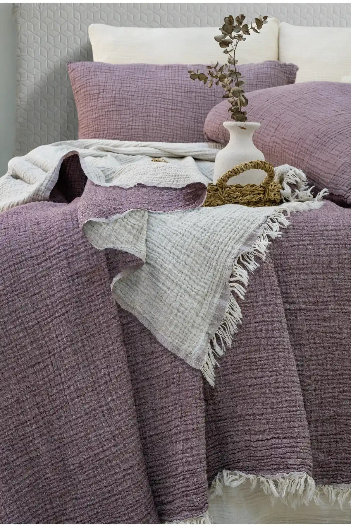 Çok Katmanlı Pamuklu Muslin Yatak Örtüsü: Konfor ve Estetiğin Birleşimi