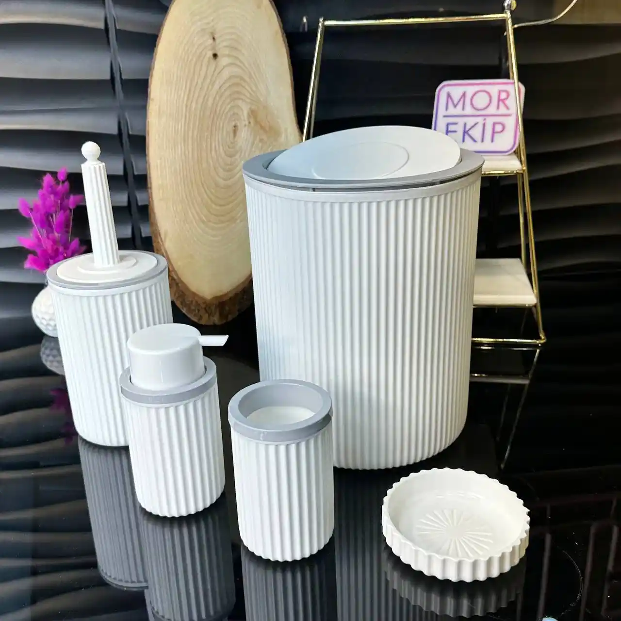 Çok Parçalı Banyo Setleri ile Ev Dekorasyonunda Fonksiyonellik ve Estetik Uyum