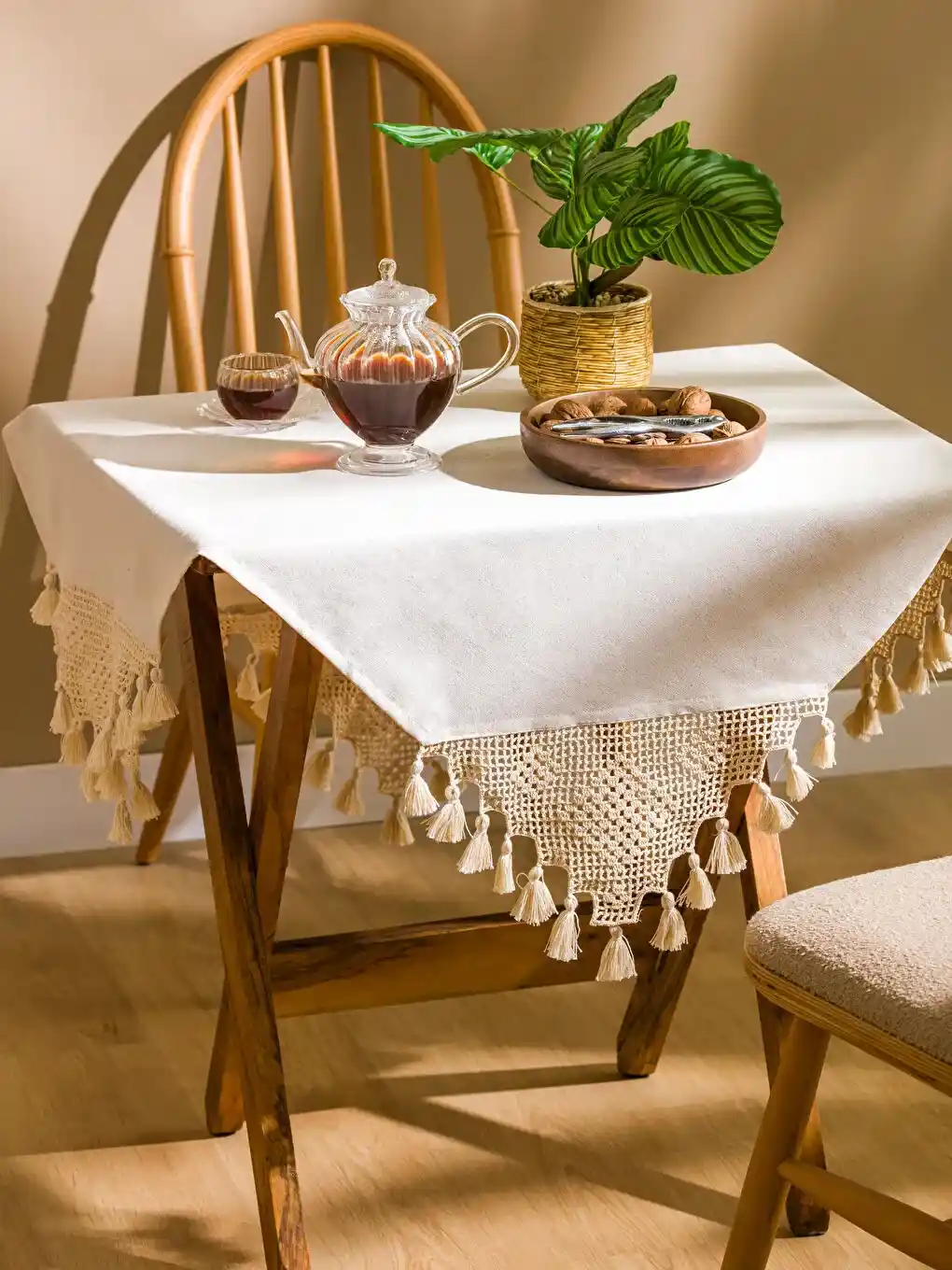 Dantelli Püsküllü Masa Örtüsü Modelleri ve Dekorasyonda Kullanım İpuçları