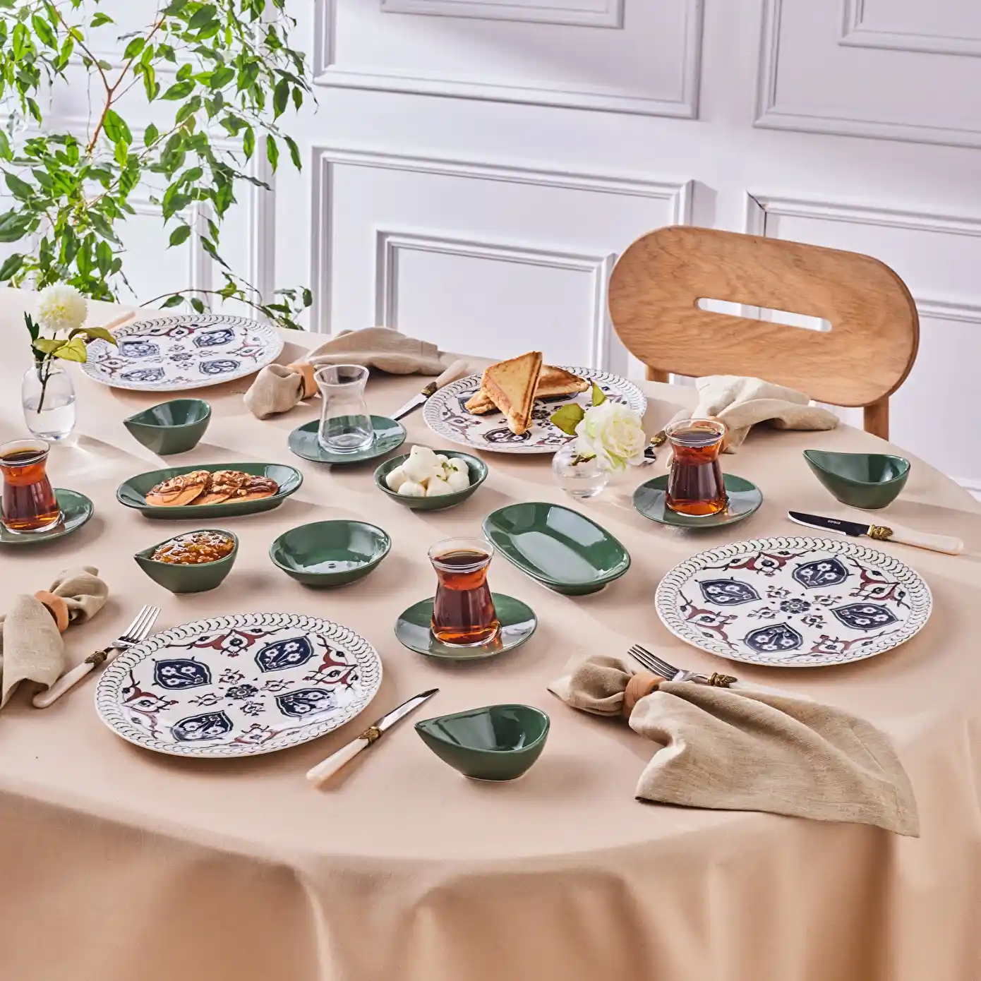 Dayanıklı 6 Kişilik Kahvaltı Setleri: Malzeme ve Tasarım Özellikleri İncelemesi