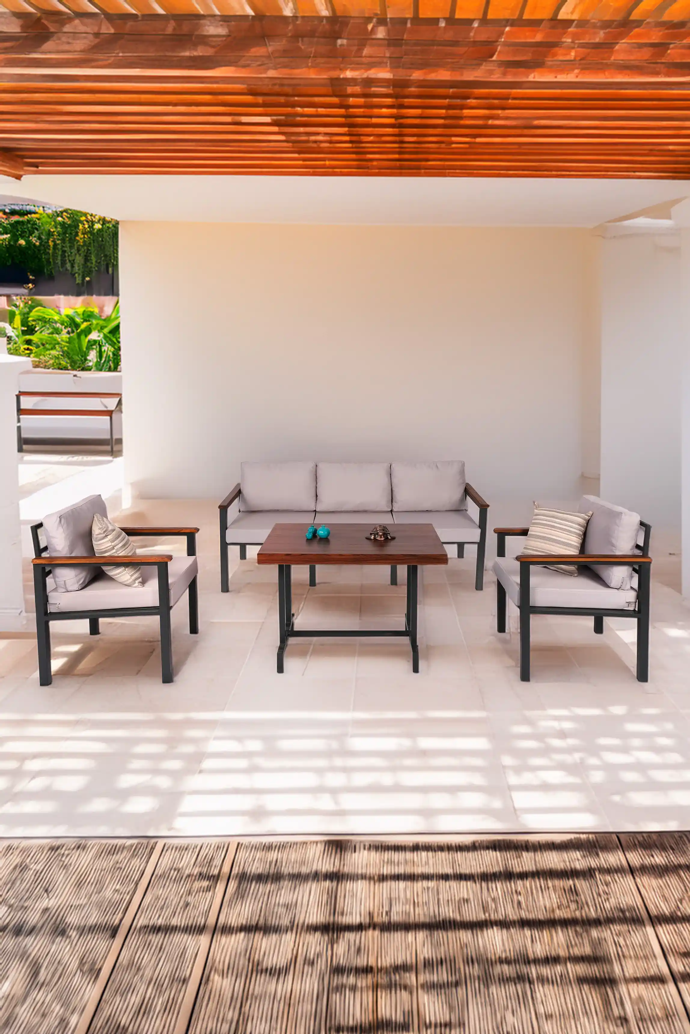 Dayanıklı Balkon Mobilyası Takımları: Uzun Ömürlü ve Estetik Dış Mekân Seçenekleri