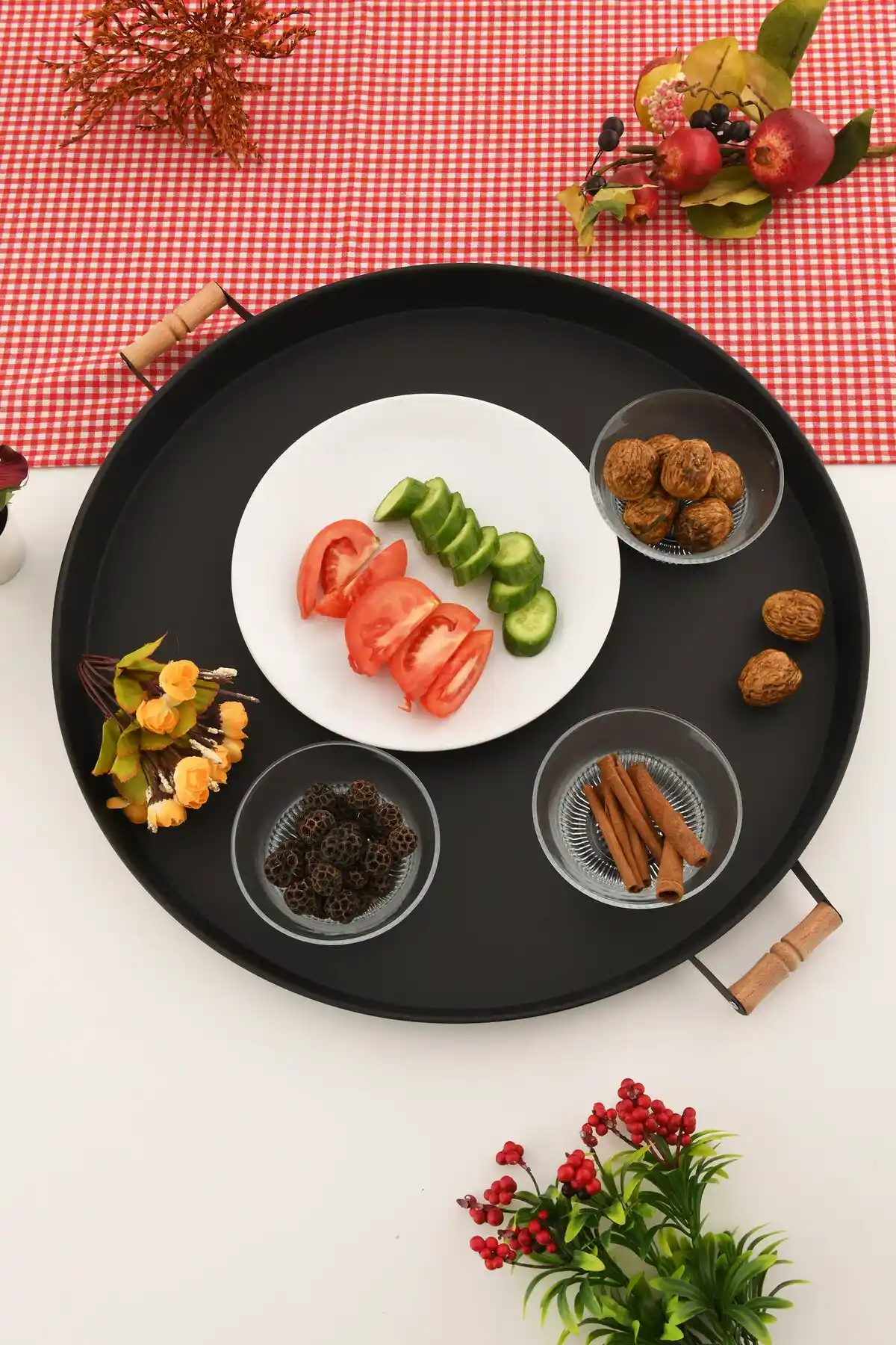 Dayanıklı Siyah Sunum Tepsisi: Estetik ve Dayanıklılık Bir Arada