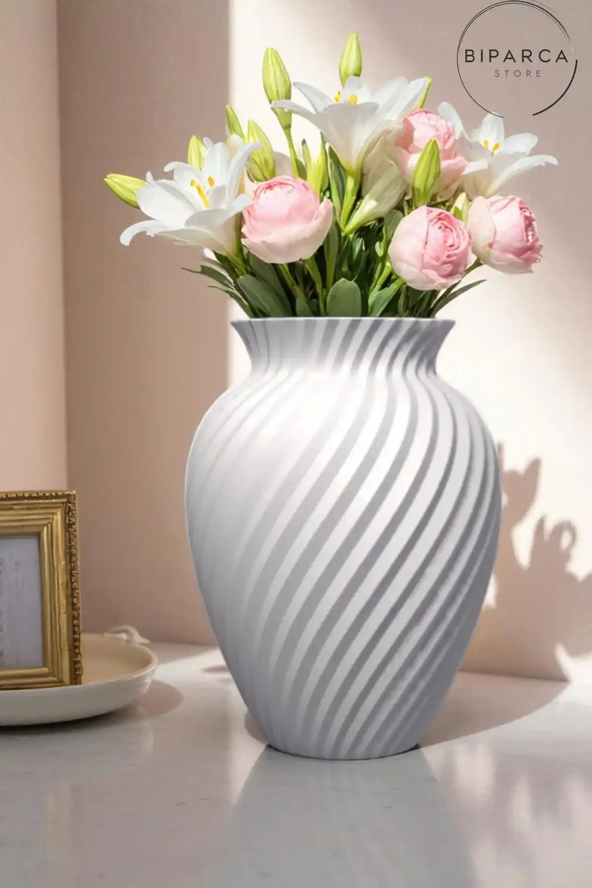 Dayanıklı ve Şık Vazo Modelleri: Dekorasyonun Estetik ve Fonksiyonel Parçası