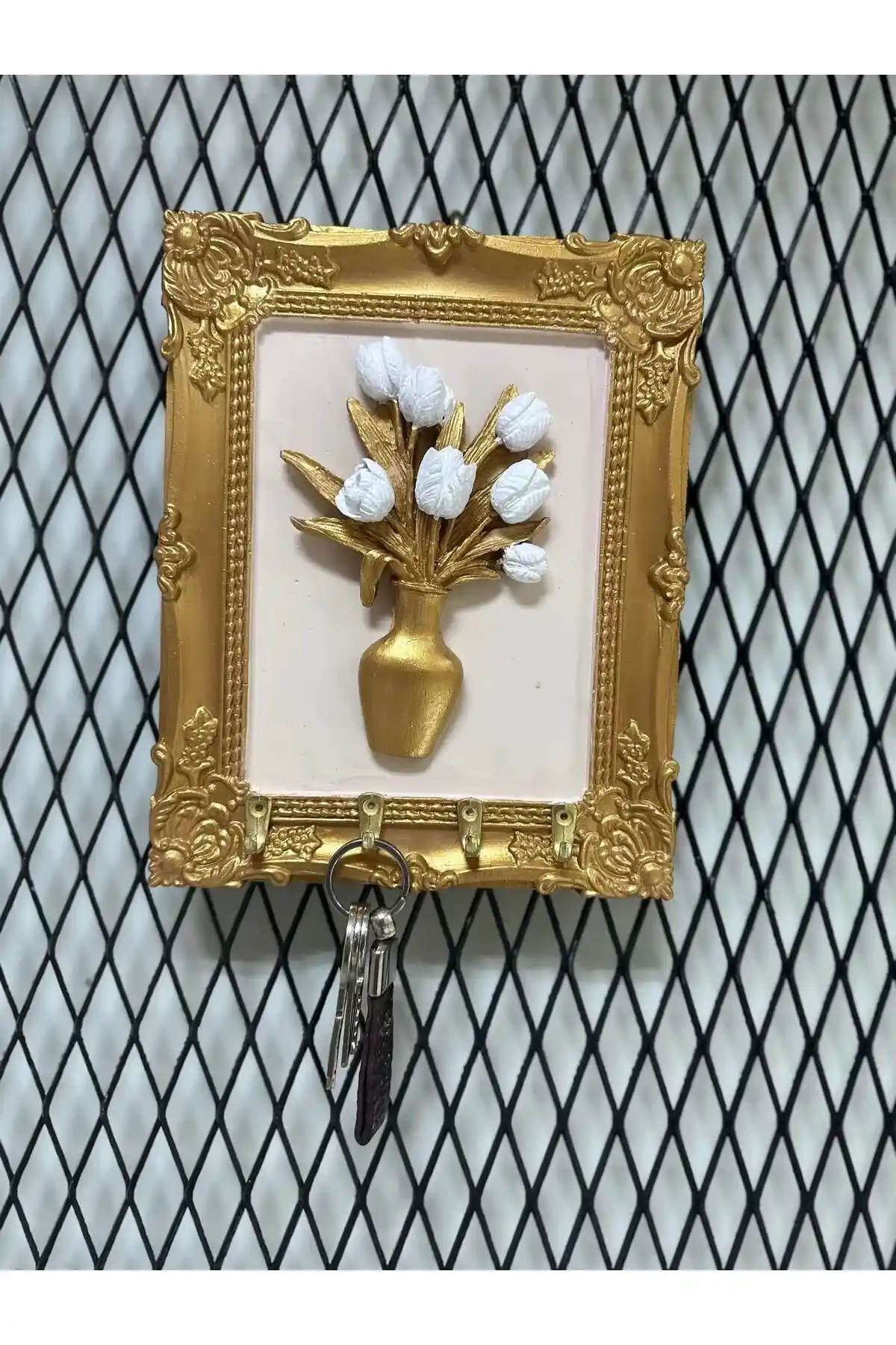 Dekoratif Anahtar Askıları: Estetik ve Fonksiyonelliği Bir Arada Sunan Trendler