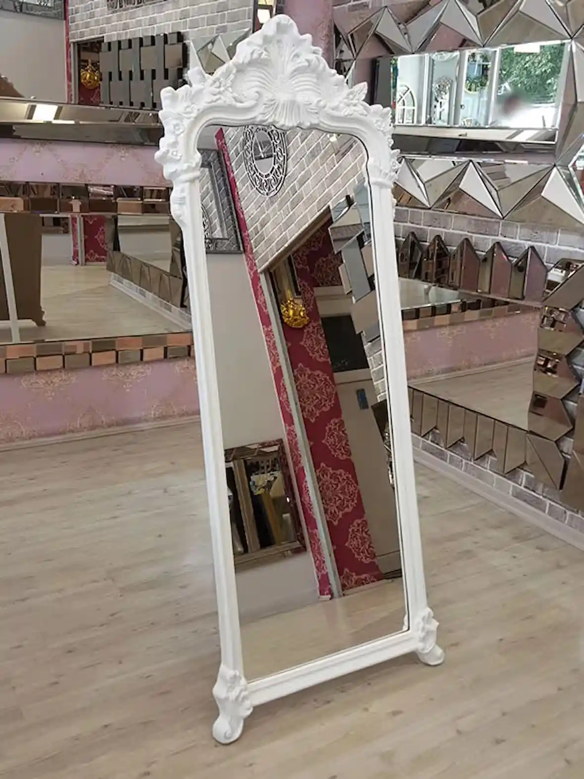 Dekoratif Boy Aynası Seçerken Dikkat Edilmesi Gerekenler ve En Uygun Modeller