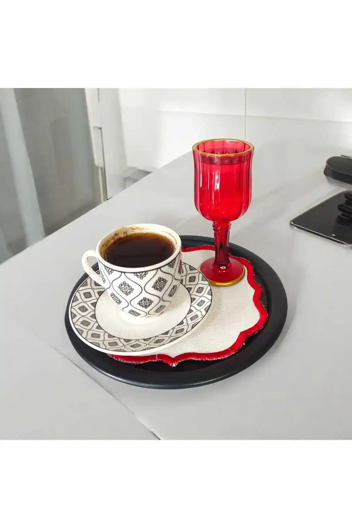 Dekoratif ve İşlevsel Kahve Tepsileri ve Servisleri: Modern Tasarımlar ve Kullanım İpuçları