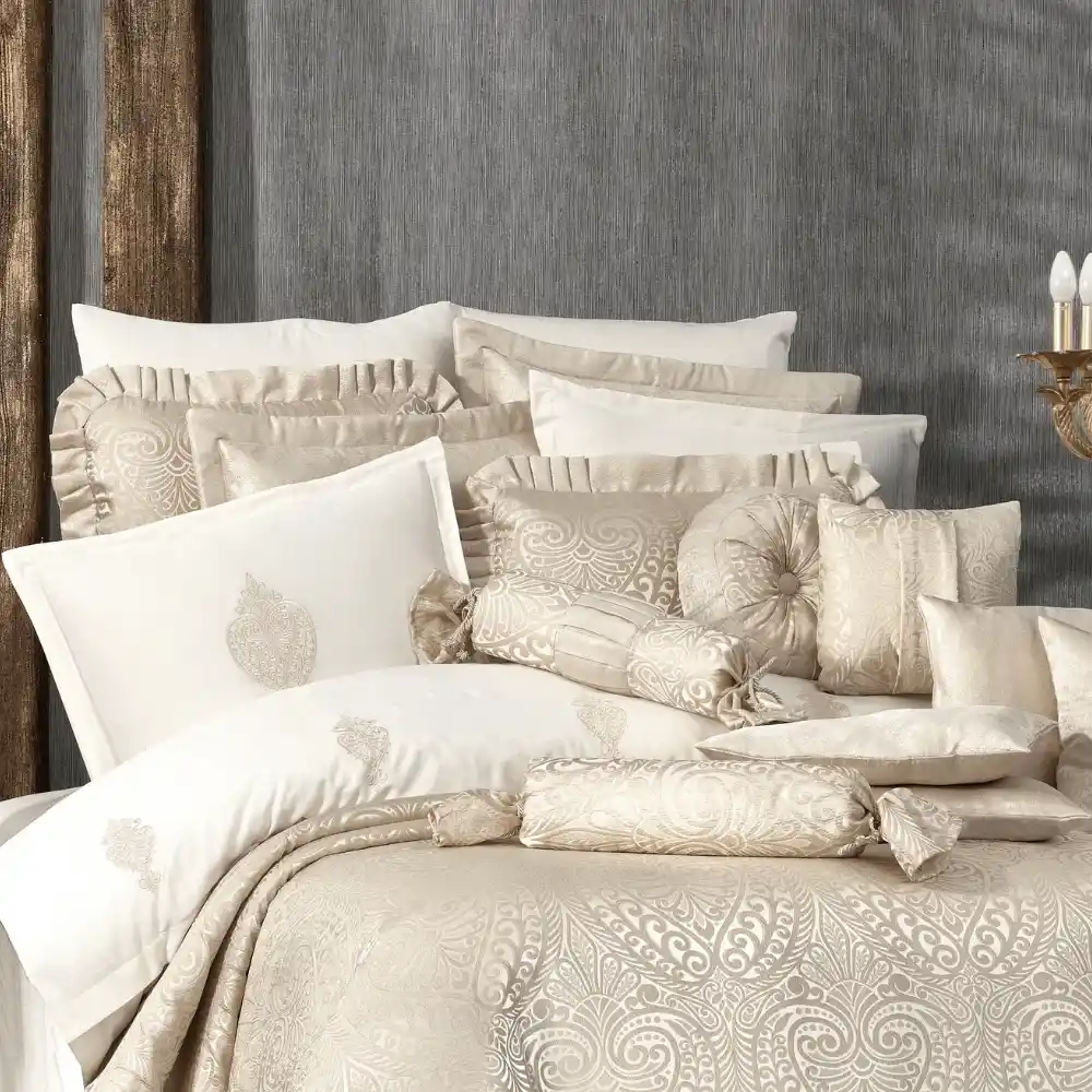 Dekoratif Yatak Örtüleri: Şıklık ve Masallılık Bir Arada Yatak Odası Dekorasyonunda Kullanım İpuçları