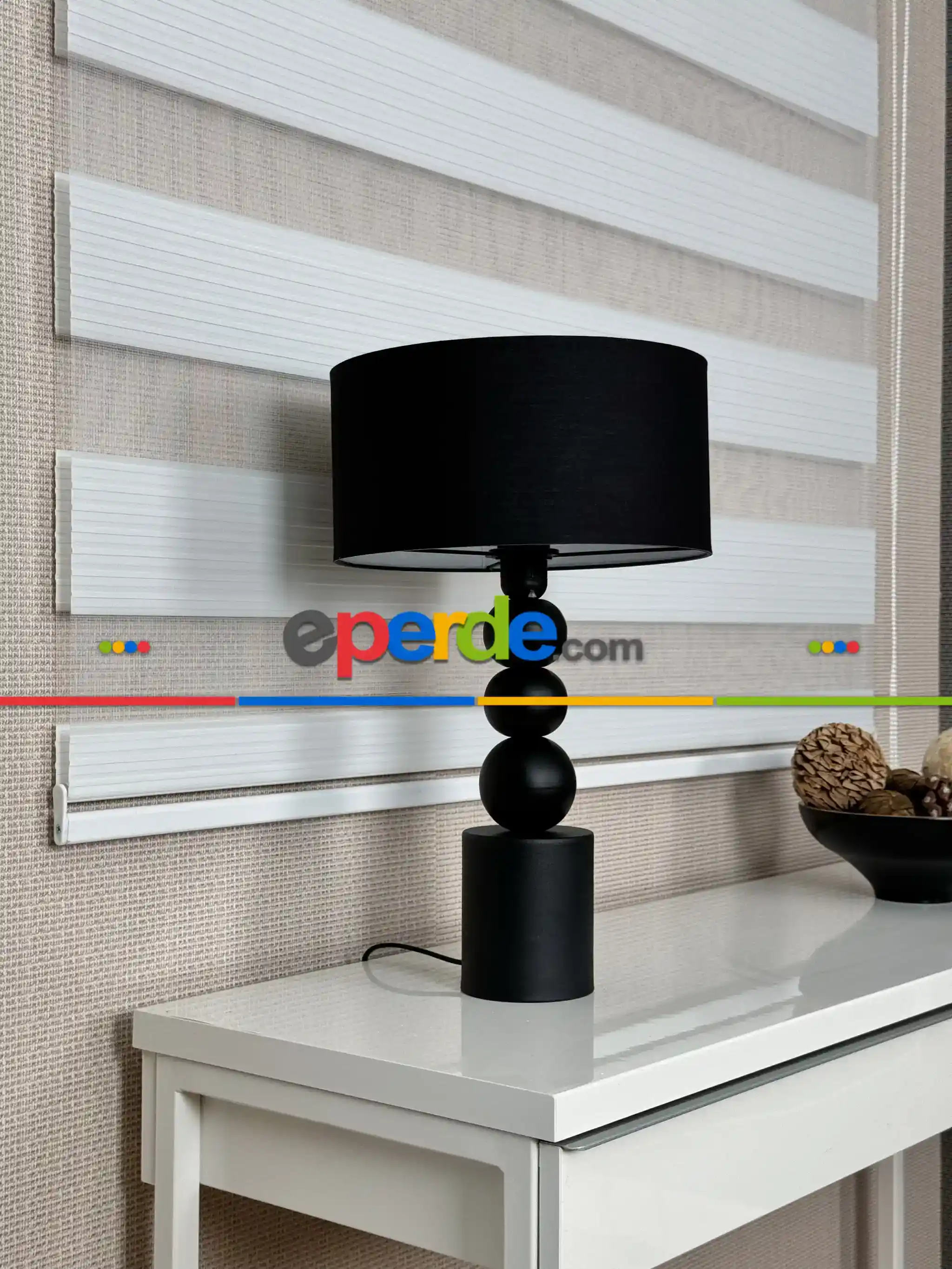 Düz ve Geniş Stor Perdeler: Modern Dekorasyonun Estetik ve Fonksiyonel Seçenekleri