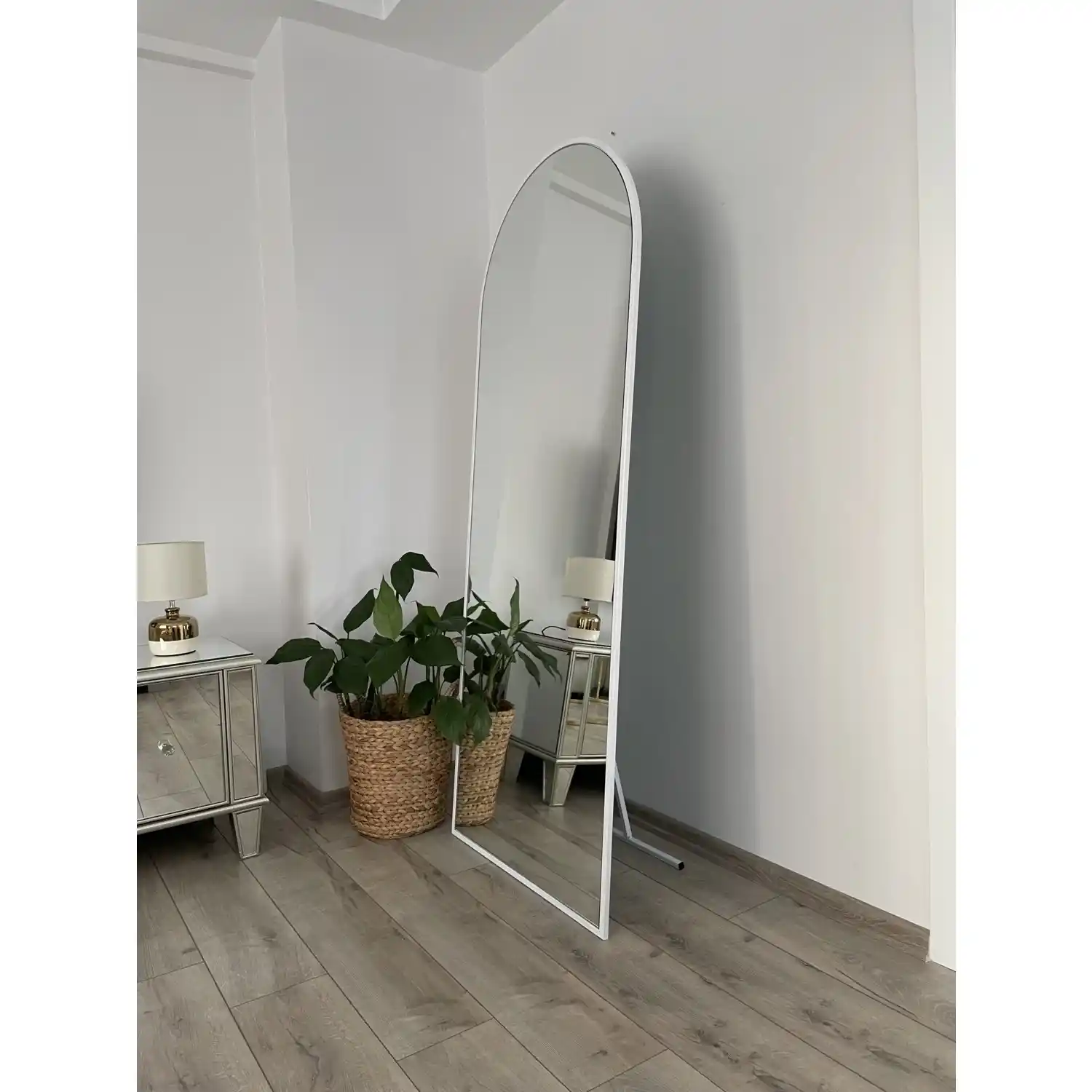 Efe yapı boy aynası: Dayanıklı ve şık tasarımıyla evinizde fonksiyonellik ve estetiği bir arada sunar