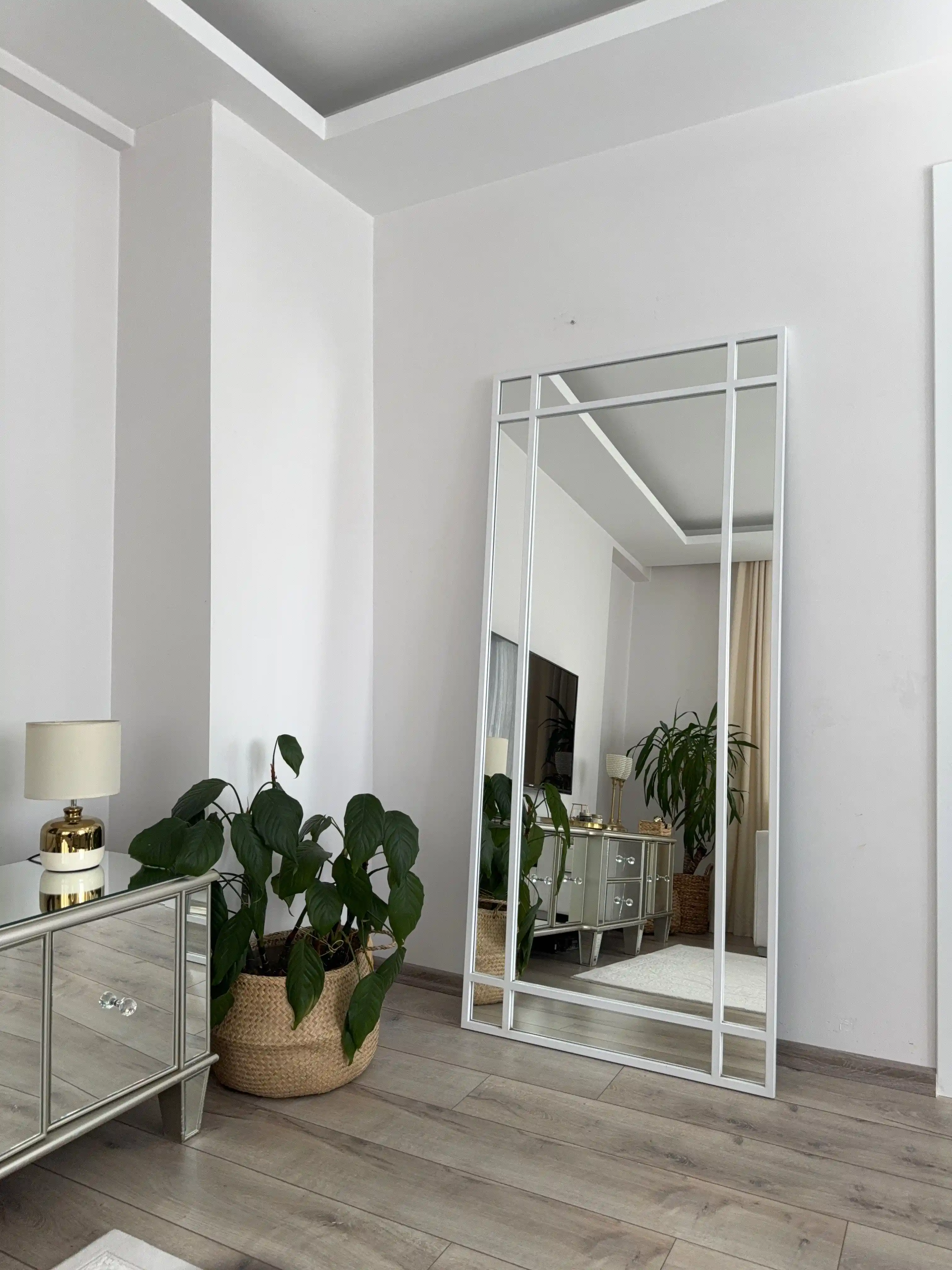 Efe Yapı Dekoratif Aynalar: Estetik ve Fonksiyonellik Sunan Çeşitli Tasarımlar