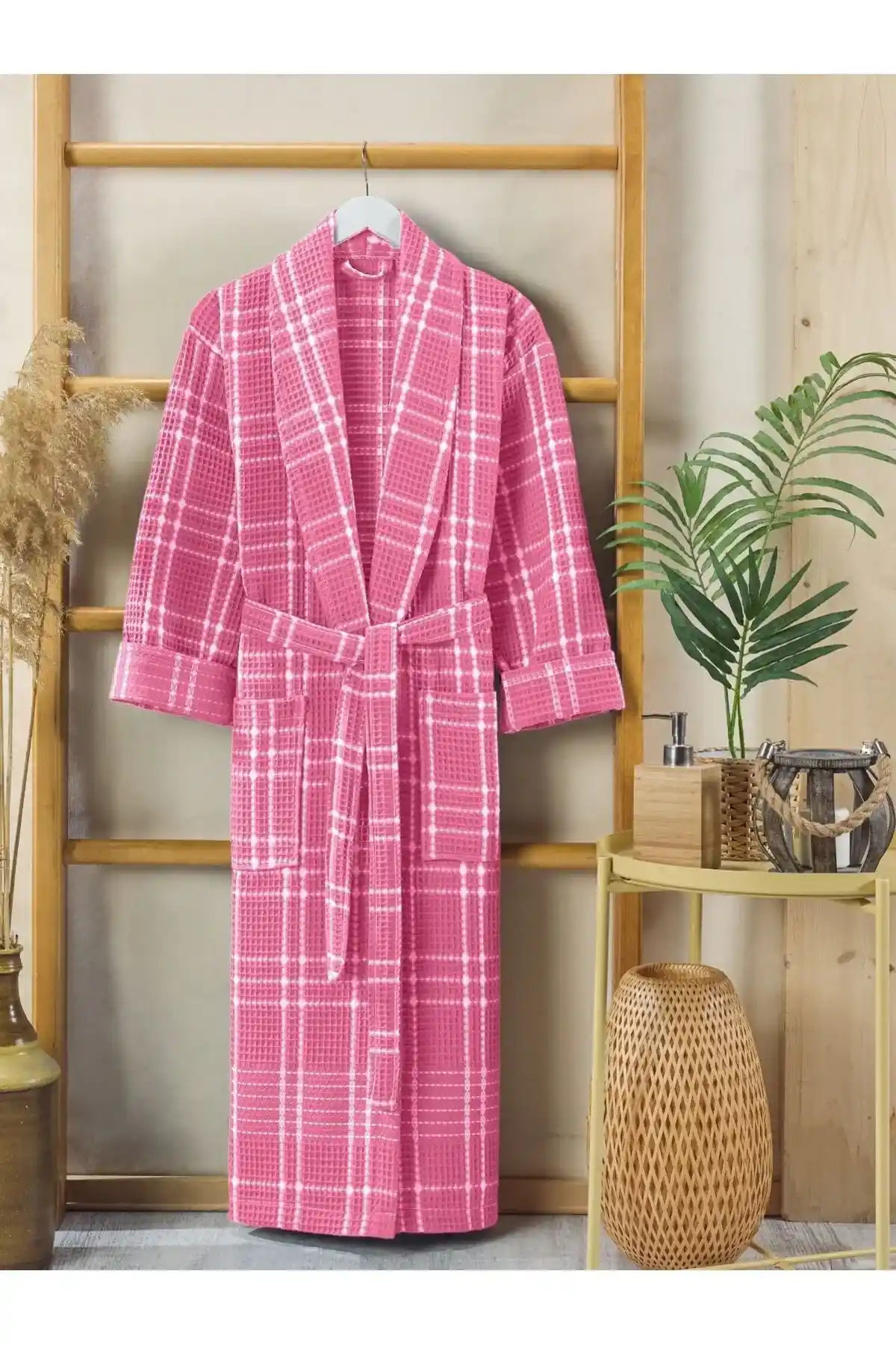 Ekose Pike Bornoz: Şıklık ve Konforu Bir Arada Sunan Modern Tasarım