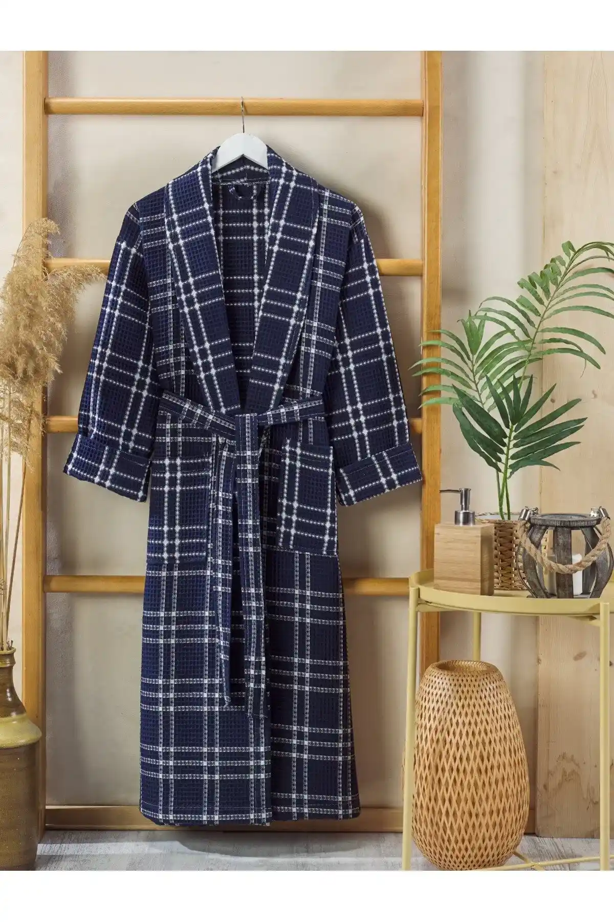 Erkekler İçin Yazlık Ekose Bornoz: Hafif ve Şık Tasarımlarla Konforun Tadını Çıkarın