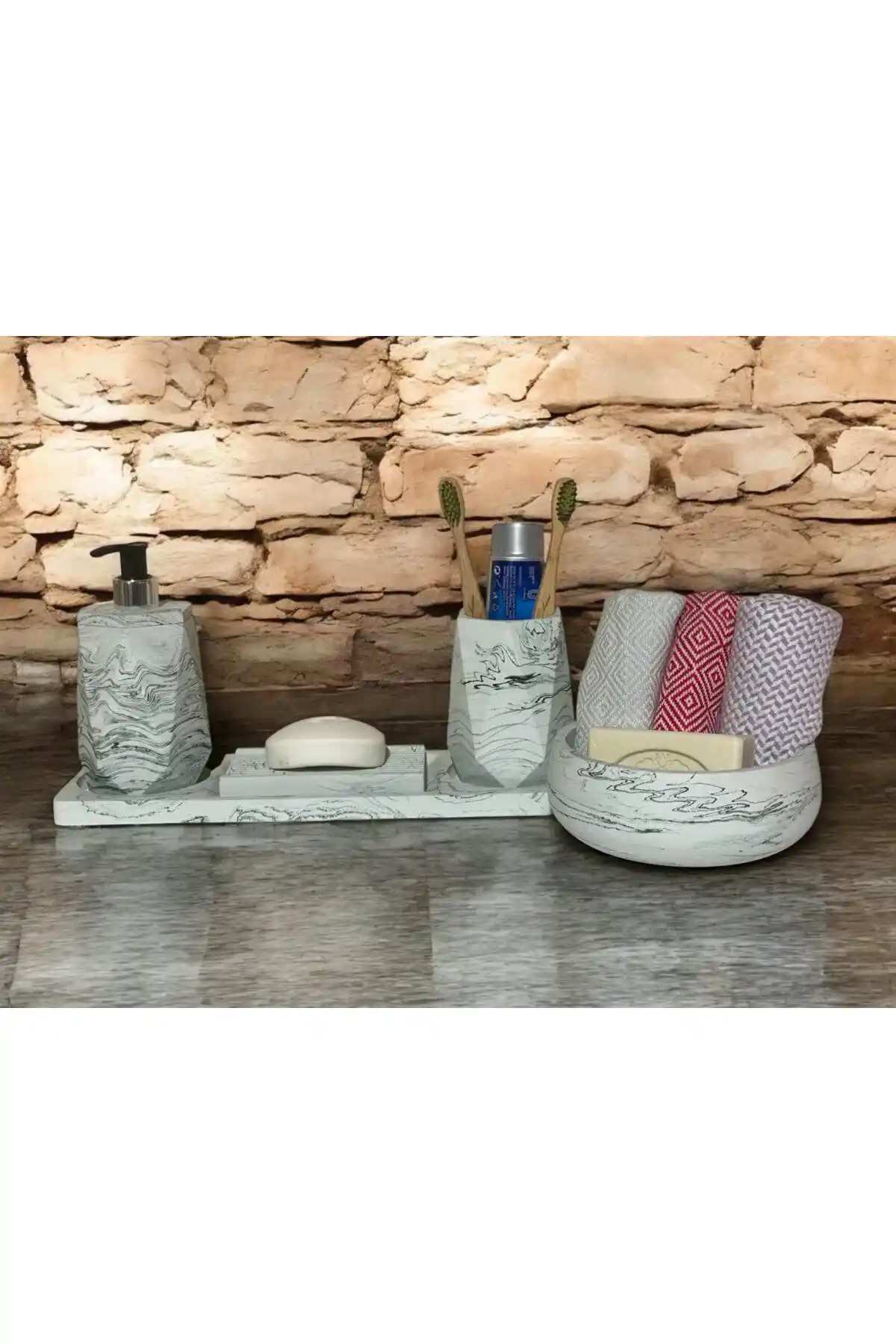 Estetik ve Fonksiyonel Banyo Bakım Aksesuar Setleri: Modern Dekorasyonun Anahtarı