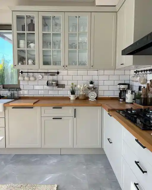 Estetik ve Fonksiyonellik ile Modern Mutfaklar İçin Bulaşık Takımları Seçimi