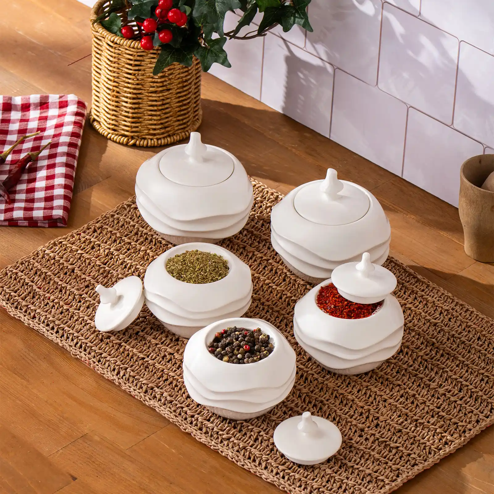 Ev Dekorasyonuna Uygun İşlevsel ve Estetik Baharat Takımı Alternatifleri